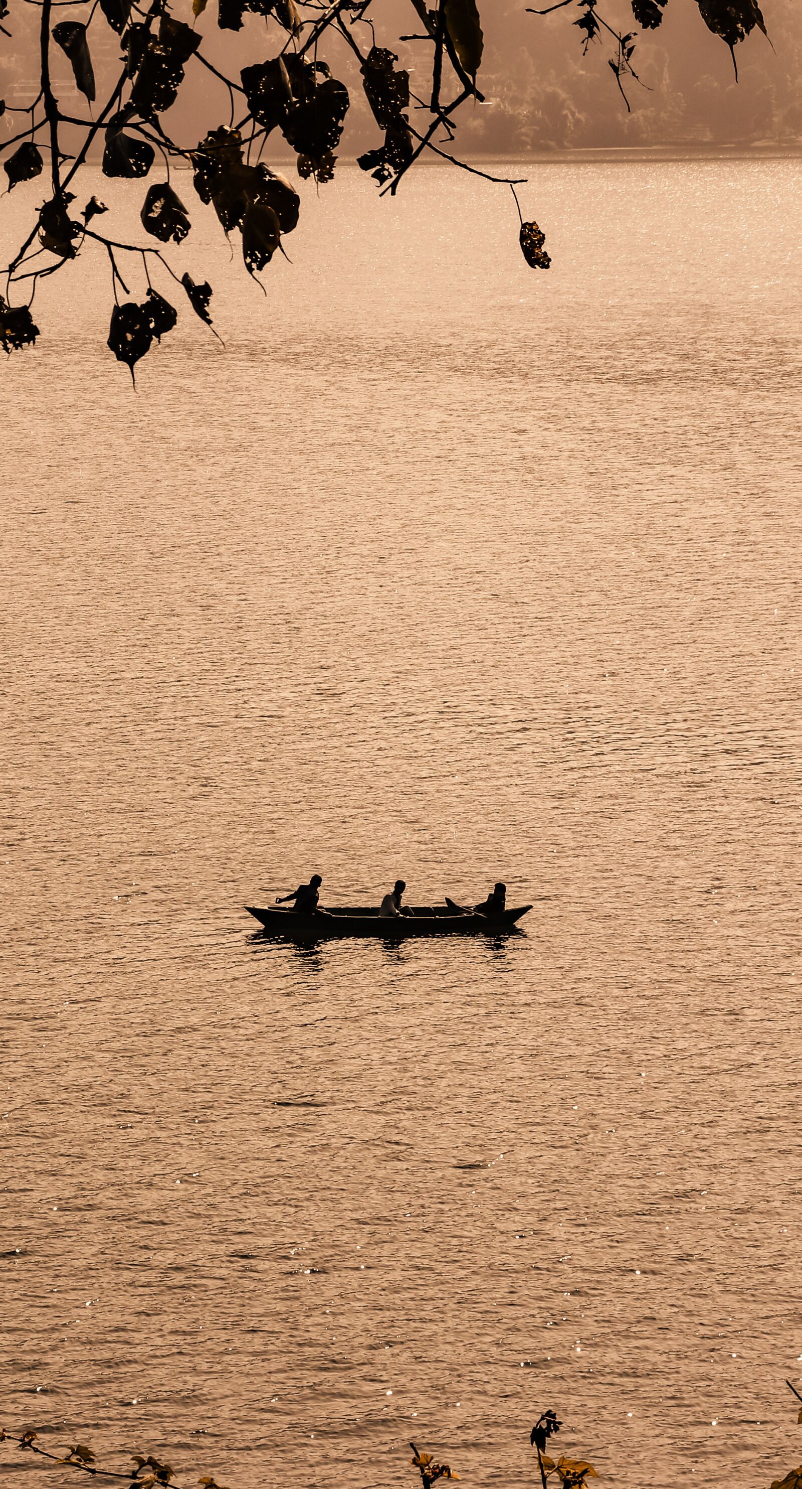 Canon EOS 200D (EOS Rebel SL2 / EOS Kiss X9) sample photo. Boat, lake, water photography