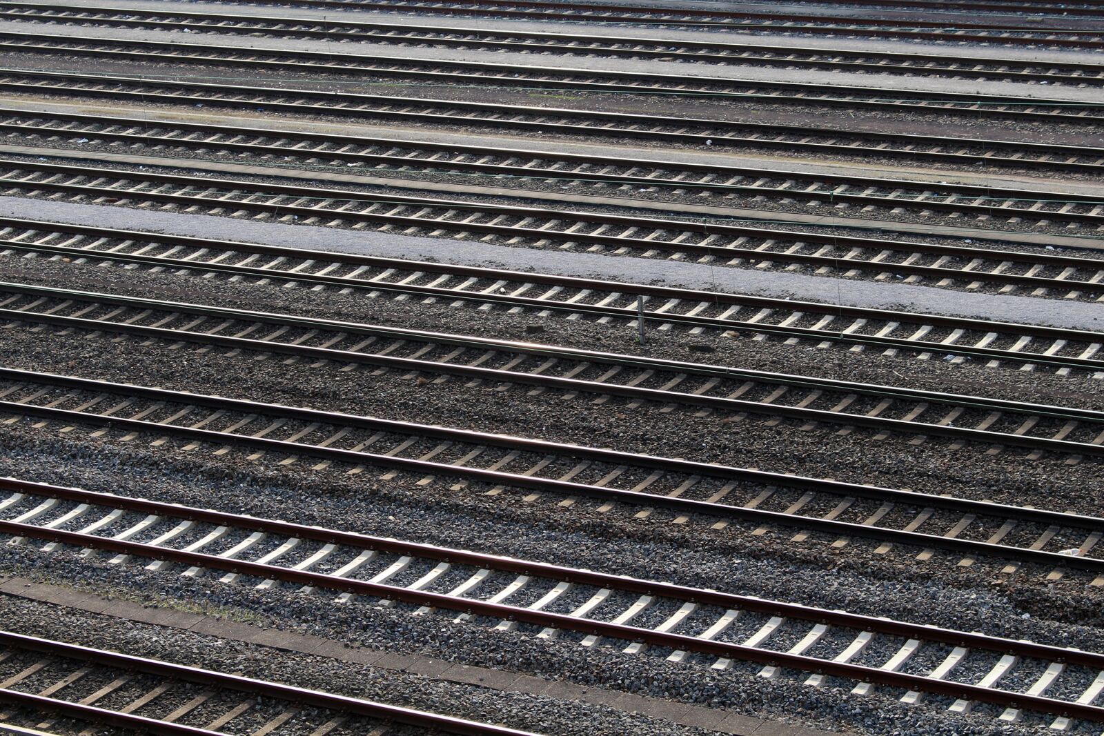 Canon EOS 700D (EOS Rebel T5i / EOS Kiss X7i) sample photo. Gleise, train tracks, railway photography