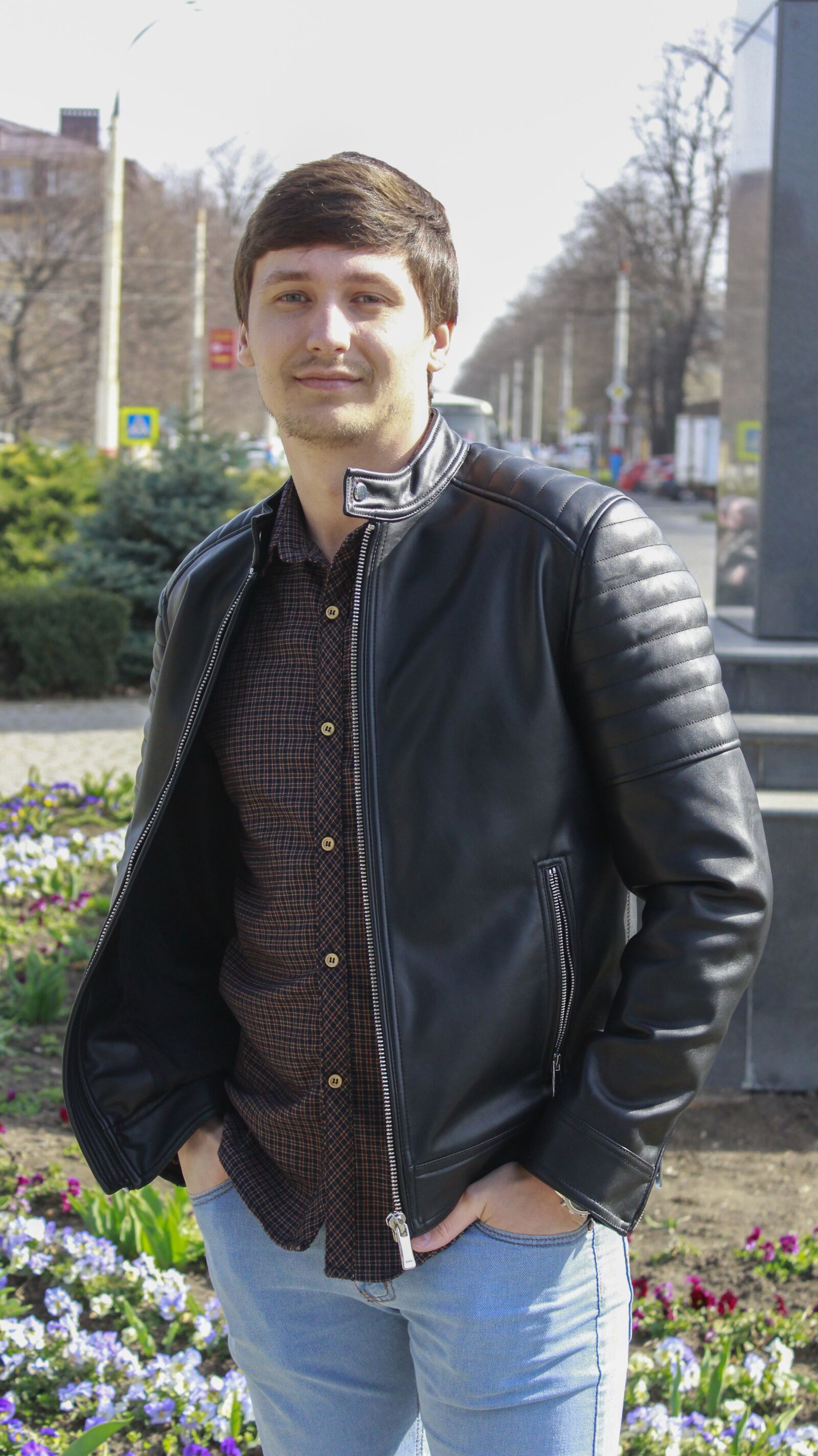 Canon EOS 600D (Rebel EOS T3i / EOS Kiss X5) sample photo. Spring, man, city photography
