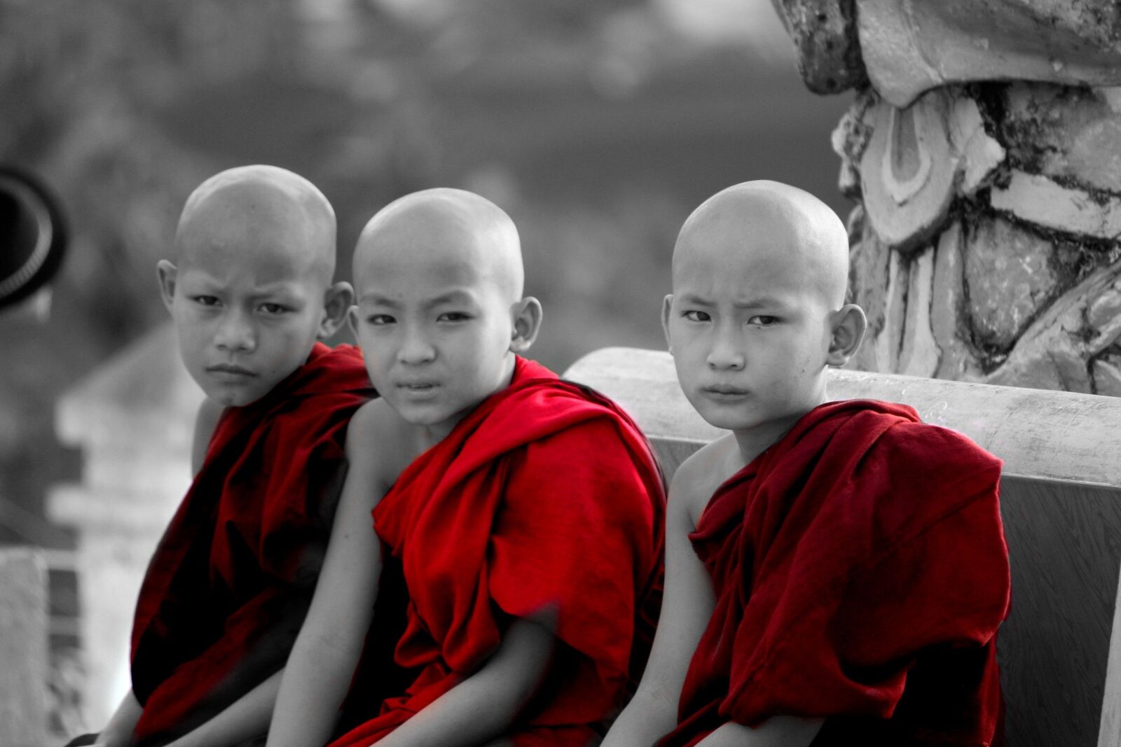 Canon EOS 550D (EOS Rebel T2i / EOS Kiss X4) sample photo. Myanmar, monks, children photography