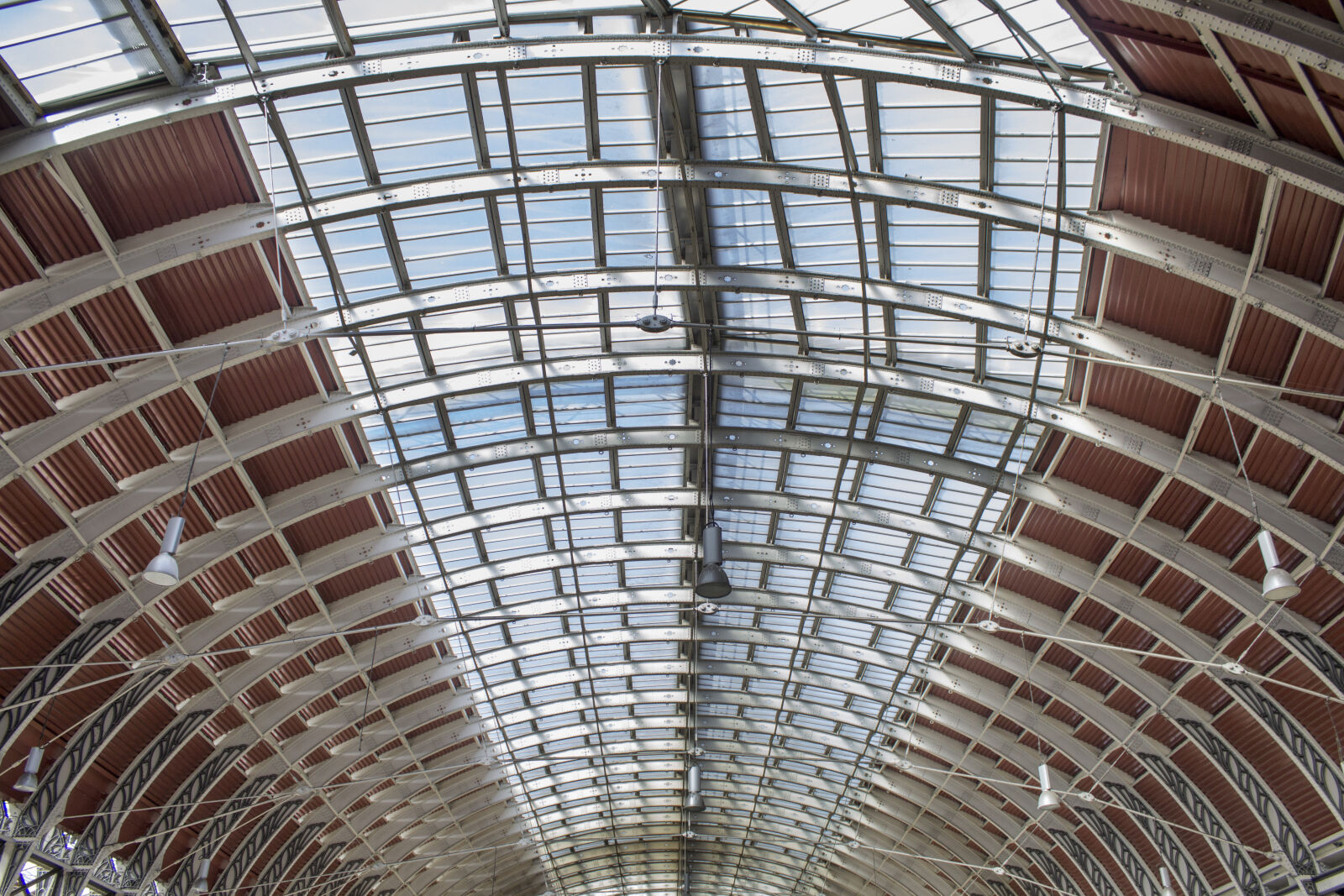 Canon EOS 600D (Rebel EOS T3i / EOS Kiss X5) sample photo. London, padding, station, roof photography
