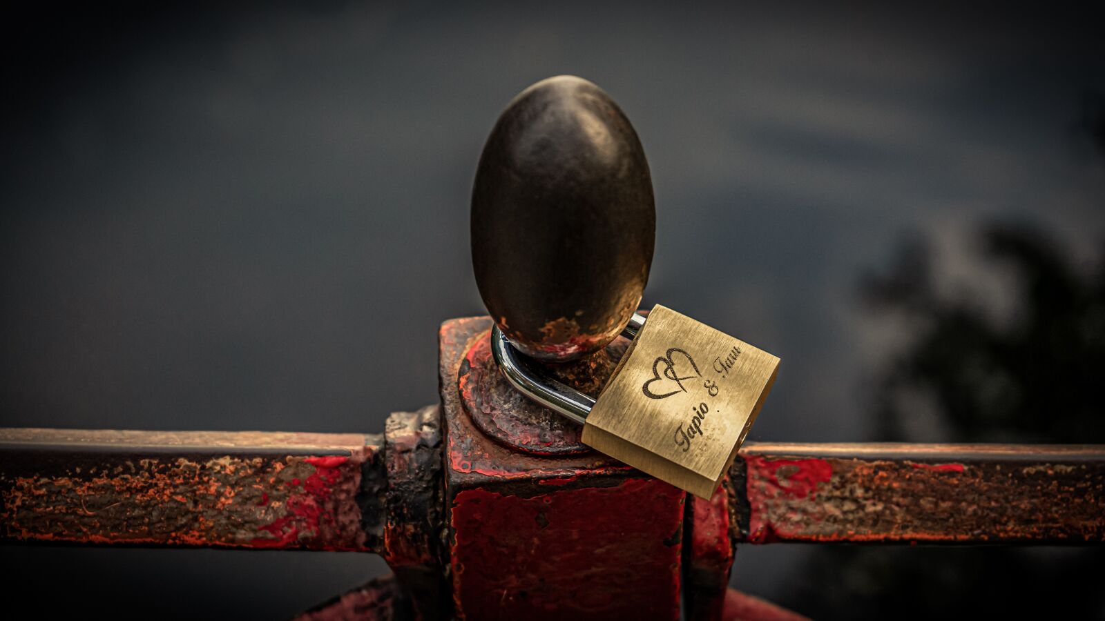 Sony a7 II + Sony FE 28-70mm F3.5-5.6 OSS sample photo. Padlock, castle, love photography