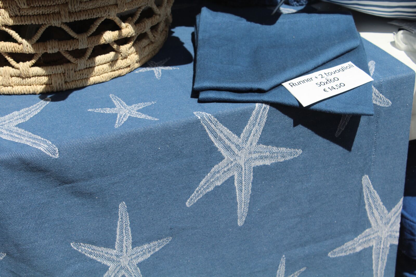 Canon EOS 1200D (EOS Rebel T5 / EOS Kiss X70 / EOS Hi) sample photo. Cloth, napkins, star photography