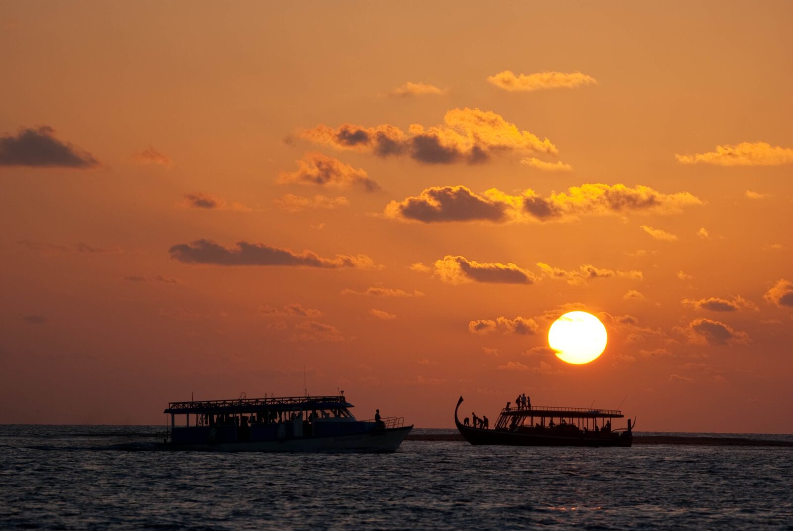 Sony Alpha DSLR-A230 sample photo. Sun, the sea, sunset photography