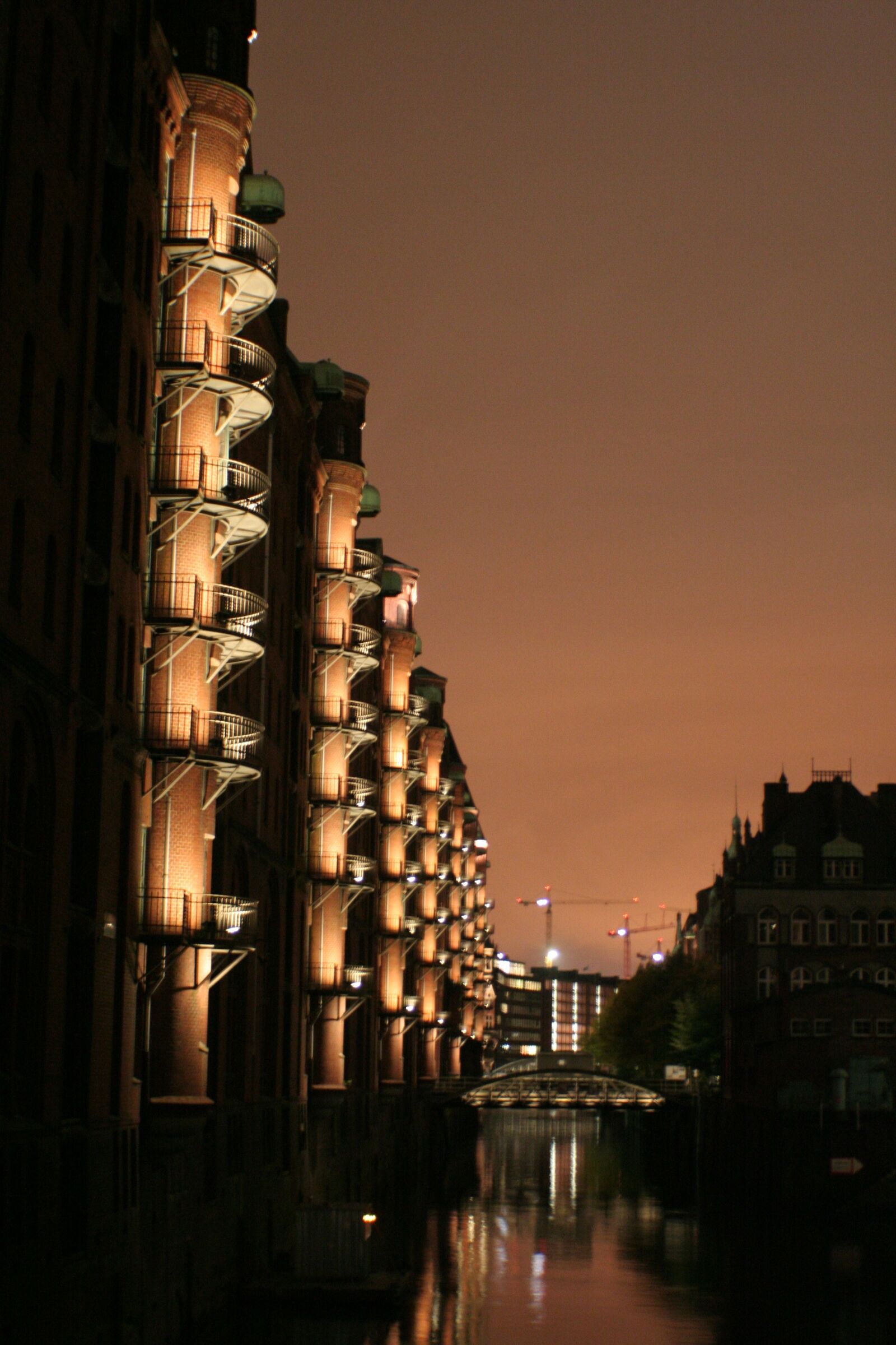 Canon EOS 350D (EOS Digital Rebel XT / EOS Kiss Digital N) sample photo. Speicherstadt, hamburg, brick photography