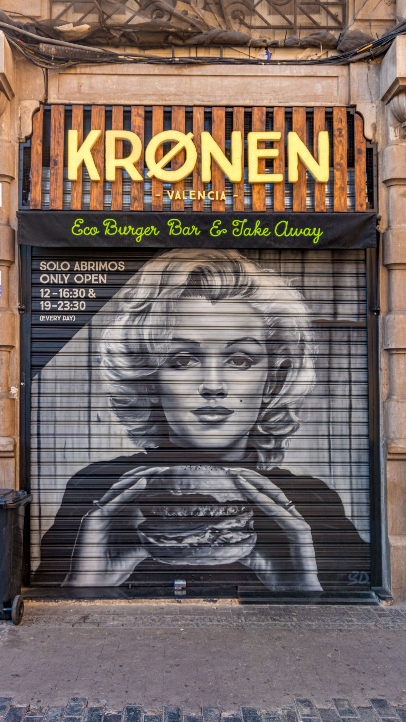 Sony a6300 sample photo. Graffiti, marylin, street art photography
