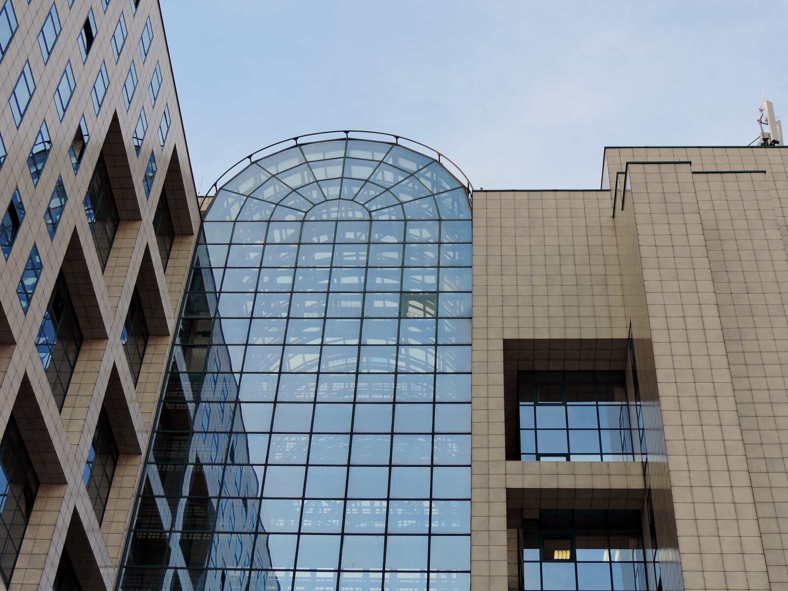 Nikon Coolpix P520 sample photo. Perspective, reflection, building, skyscraper photography