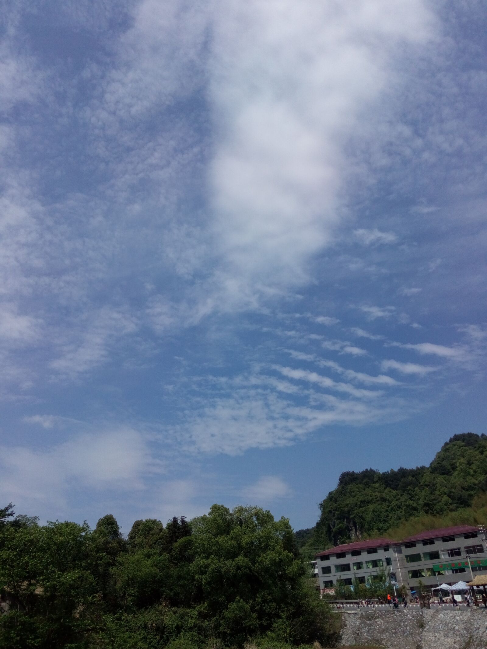 HUAWEI Y6 PRO sample photo. Mountain, cloud, house photography