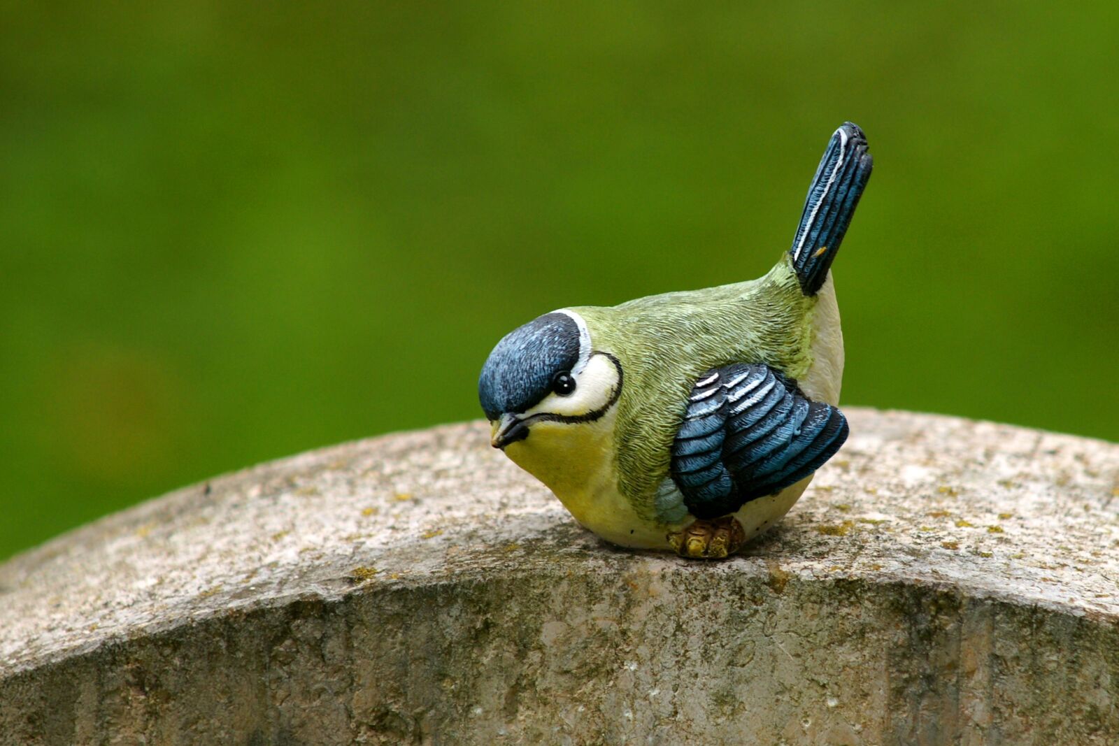 Sony Alpha DSLR-A700 sample photo. Sparrow, bird, sculpture photography