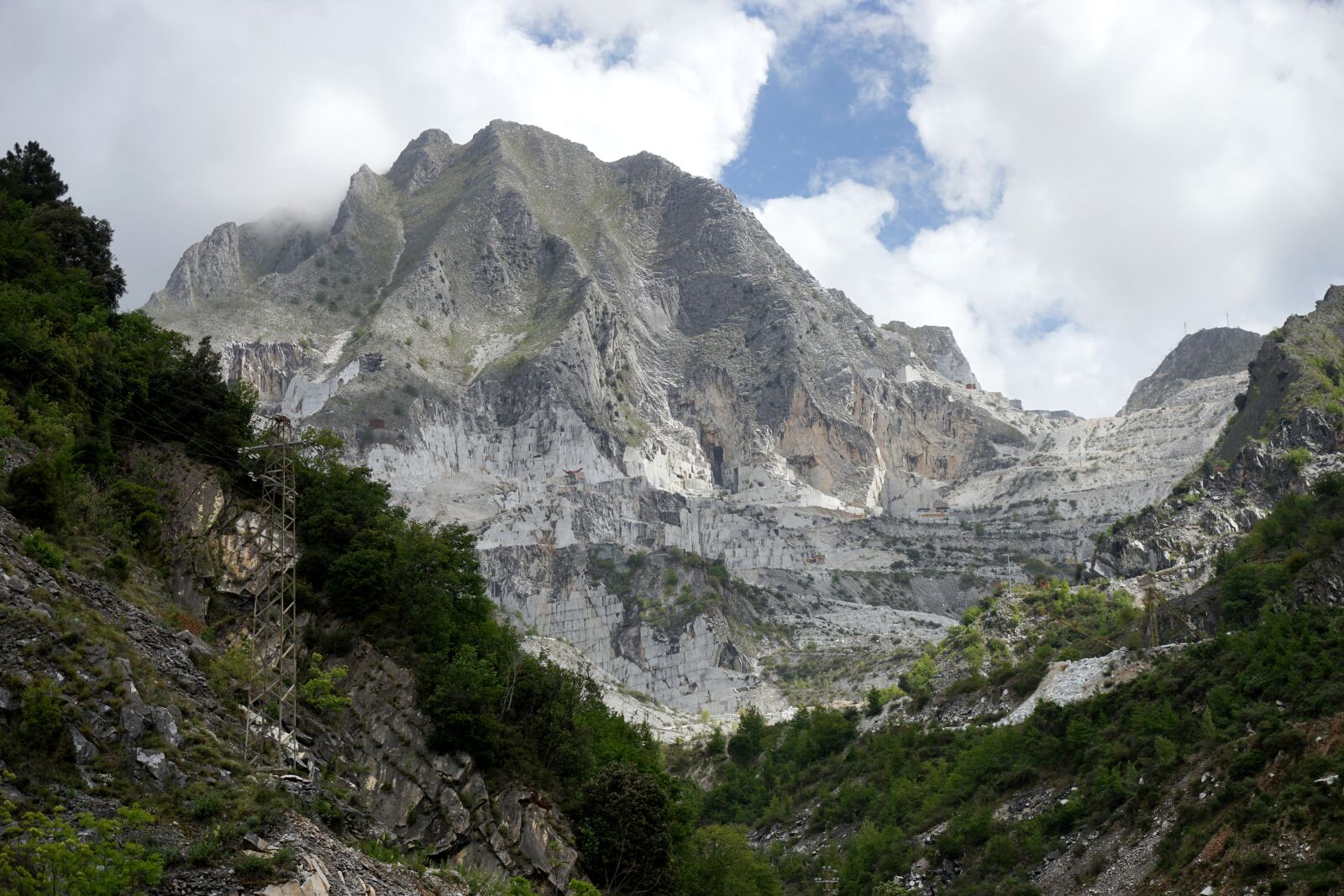 Sony a7 II + Sony Vario Tessar T* FE 24-70mm F4 ZA OSS sample photo. Mountain, marble, carrara photography