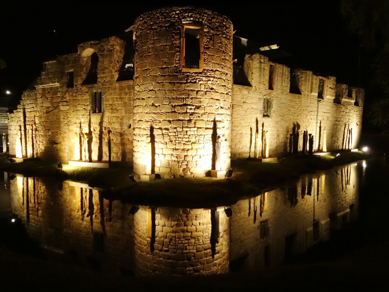 Sony Cyber-shot DSC-HX50V sample photo. Castle, bad vilbel, mirroring photography