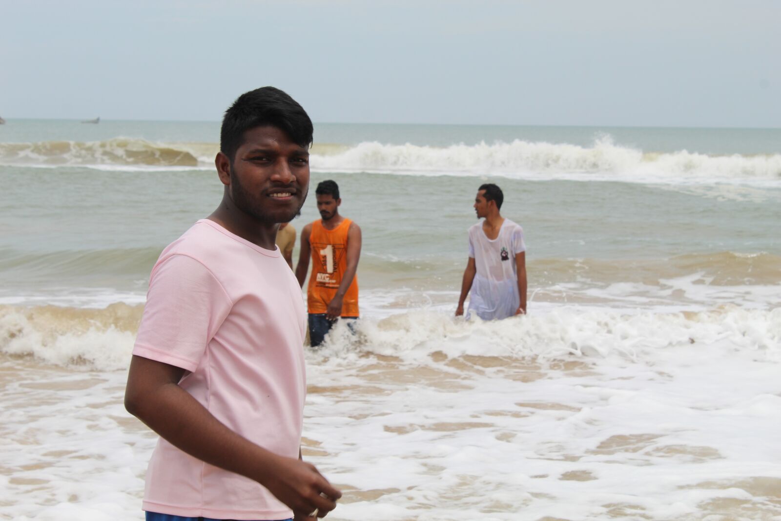 Canon EOS 1300D (EOS Rebel T6 / EOS Kiss X80) sample photo. Siraj, me, in beach photography