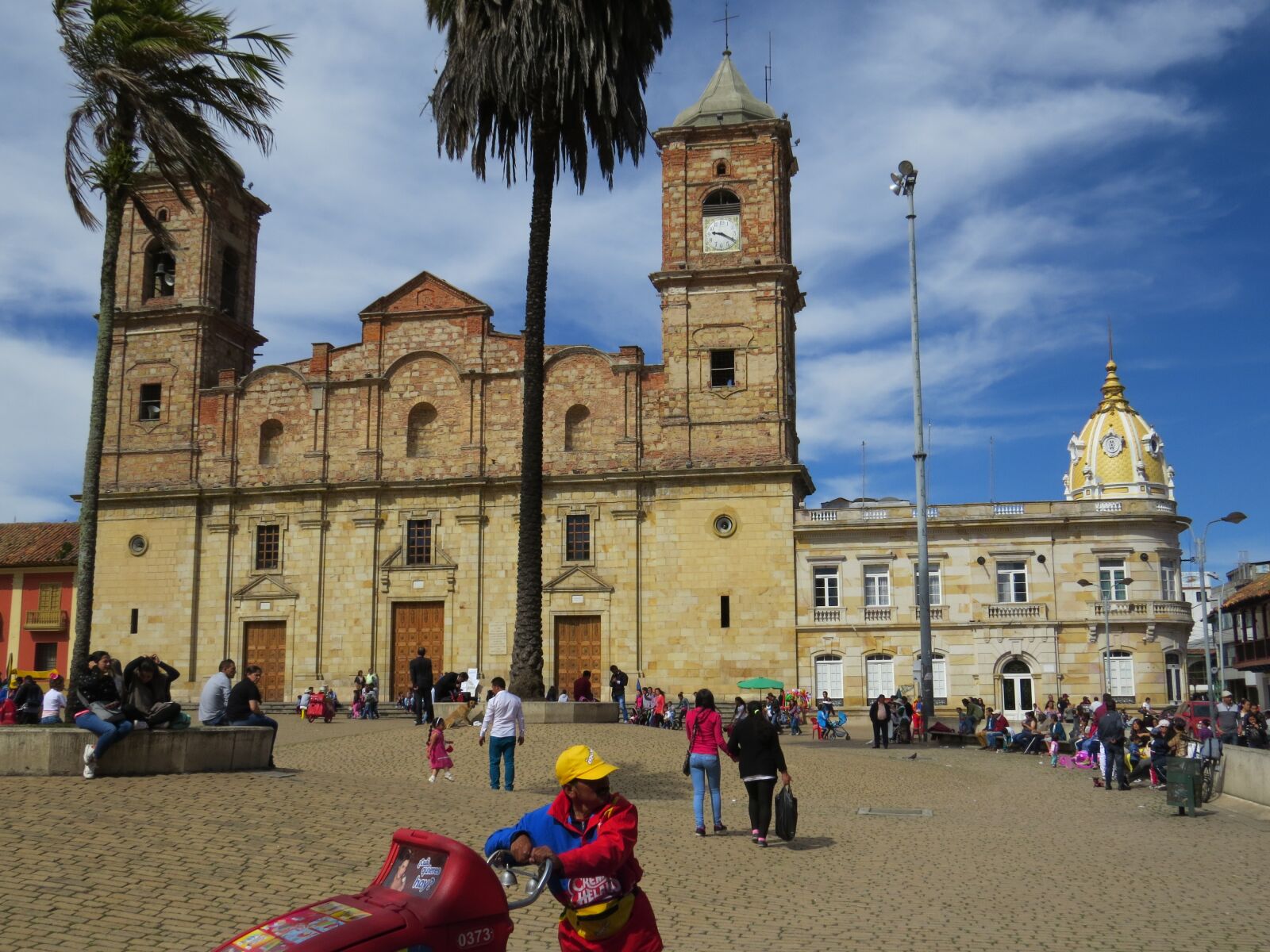 Canon PowerShot SX50 HS sample photo. Plaza, zipaquirá, cundinamarca photography