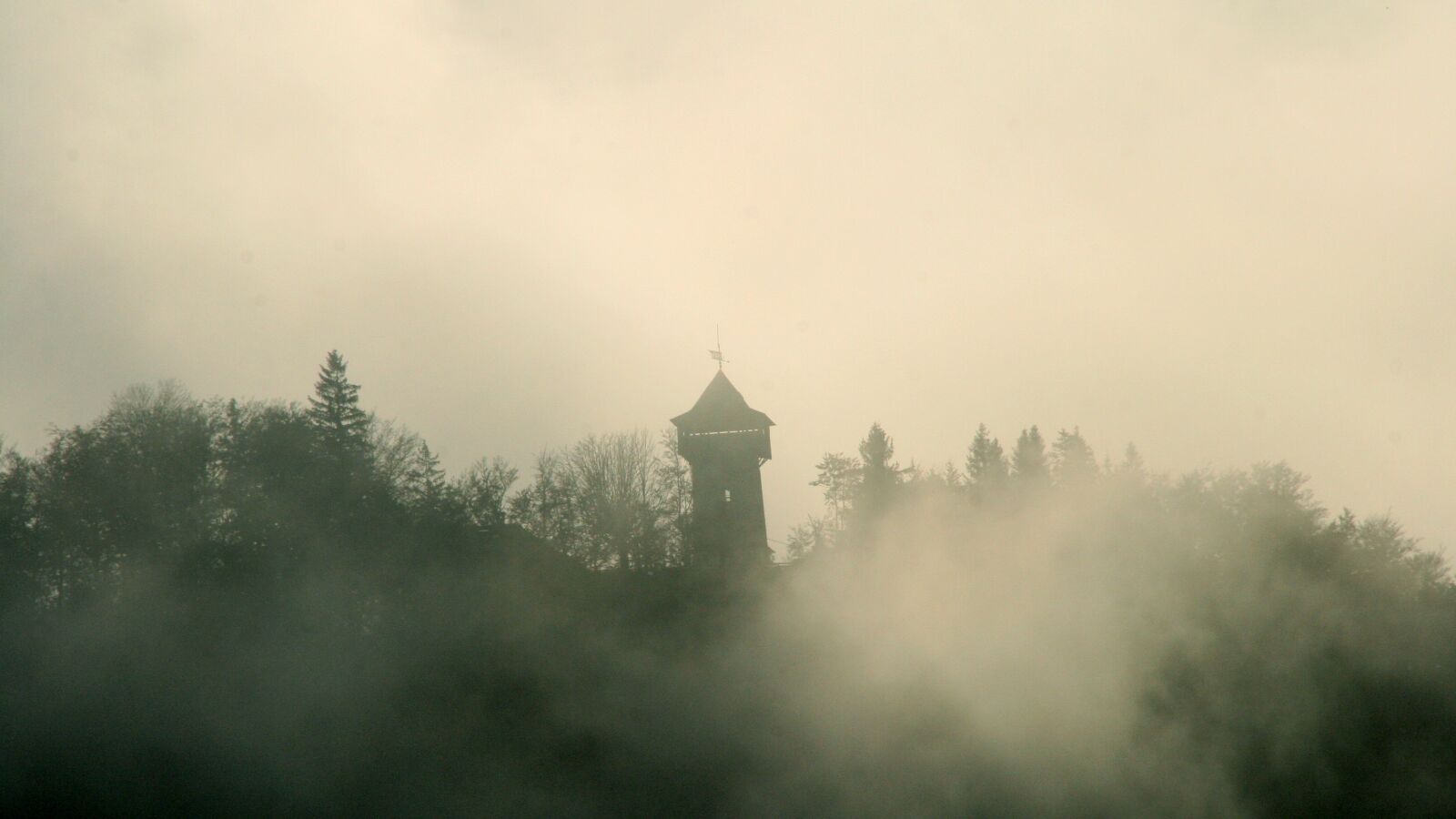Canon EOS 400D (EOS Digital Rebel XTi / EOS Kiss Digital X) sample photo. Fog, tower, architecture photography
