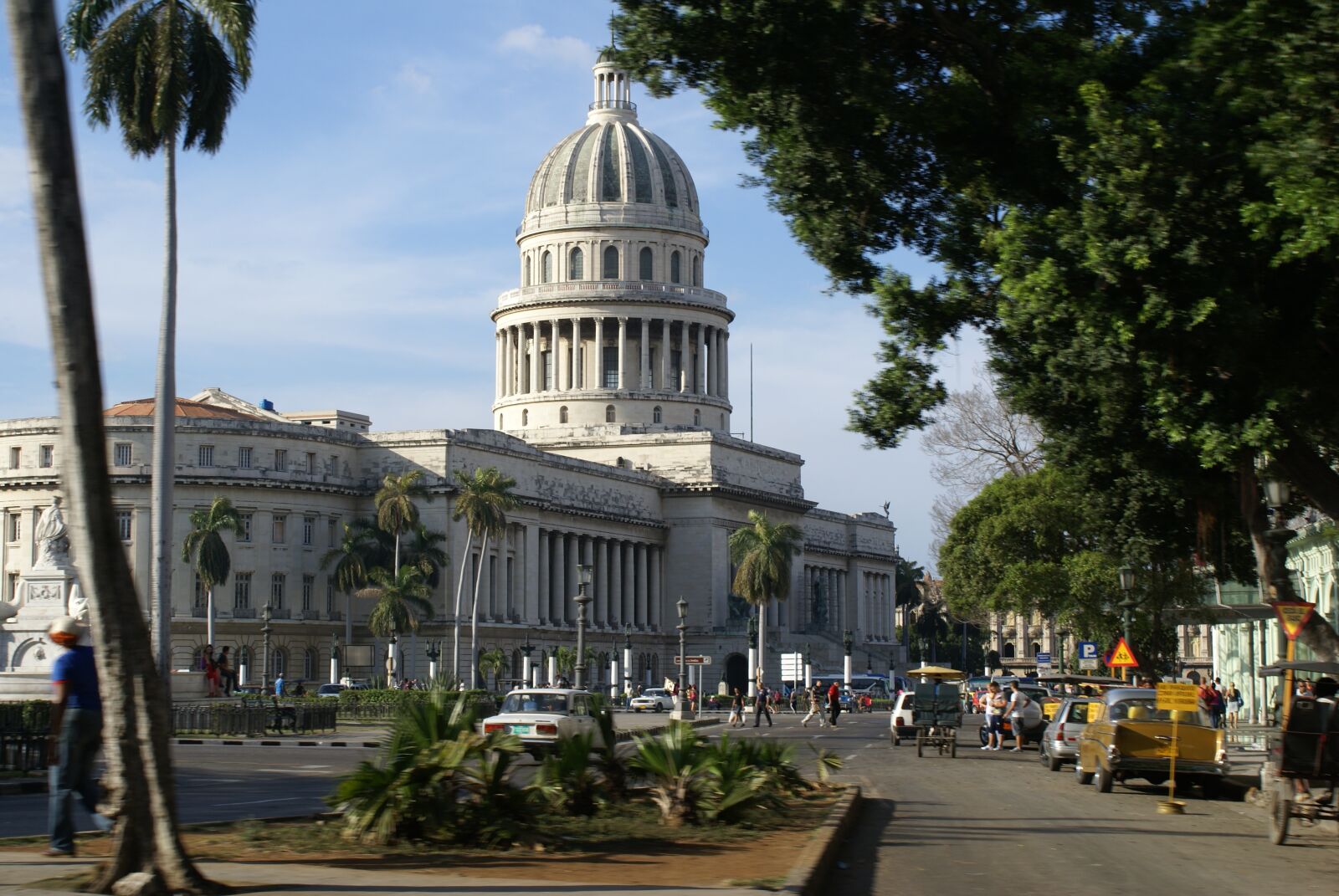 Sony Alpha DSLR-A100 sample photo. Cuba, havana, capitol photography