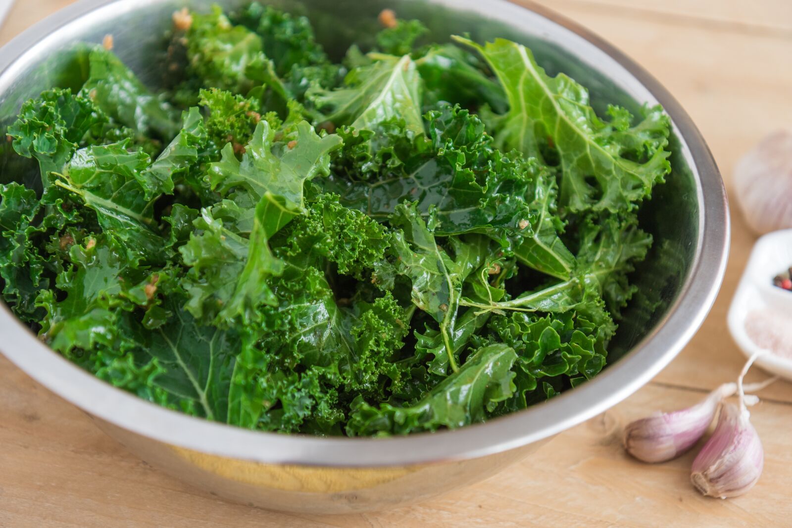 Canon EOS 7D Mark II sample photo. Kale, garlic, chips from photography