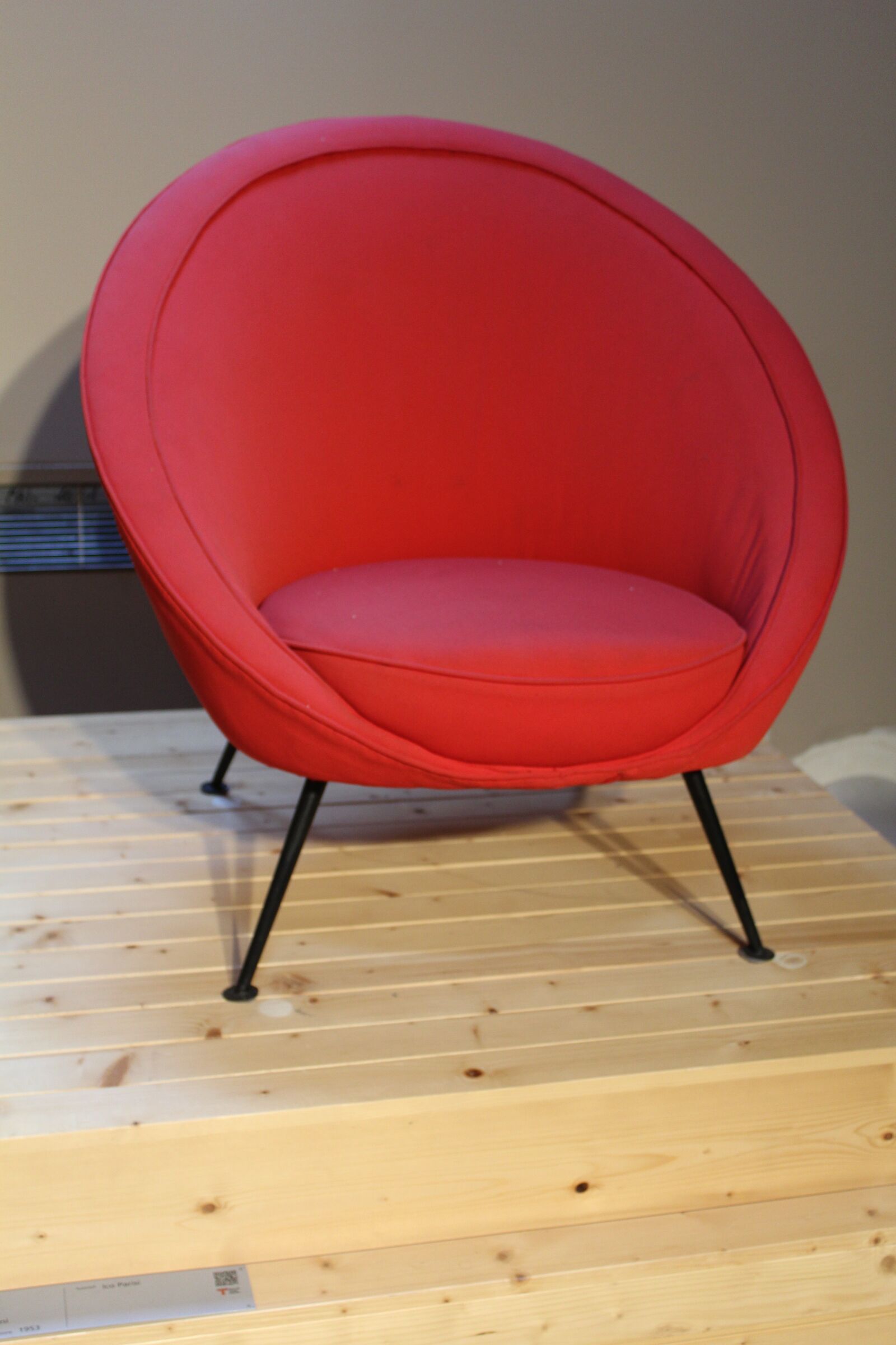 Canon EOS 1200D (EOS Rebel T5 / EOS Kiss X70 / EOS Hi) sample photo. Armchair, furniture, sit photography