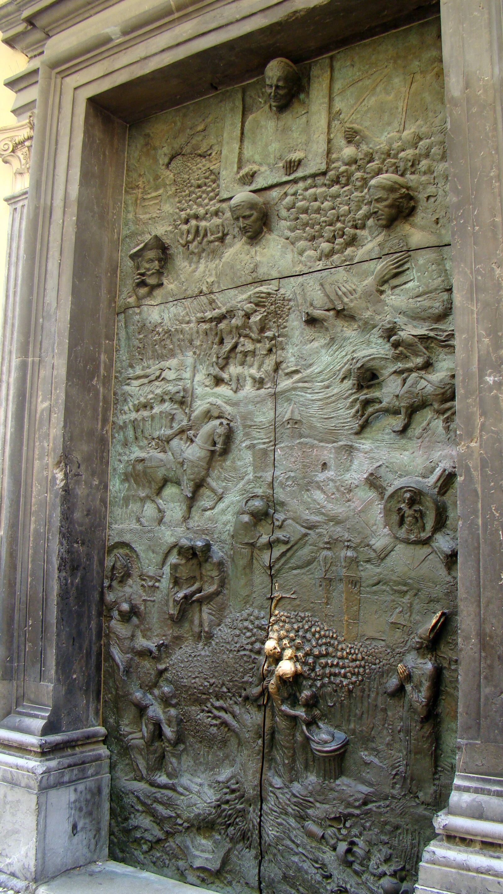 Sony Cyber-shot DSC-H50 sample photo. The door, church, pope photography