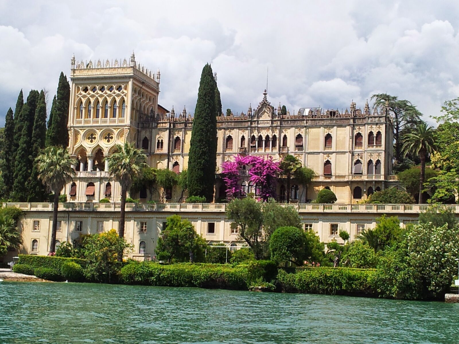 Samsung Galaxy S2 sample photo. Isola di garda, castle photography