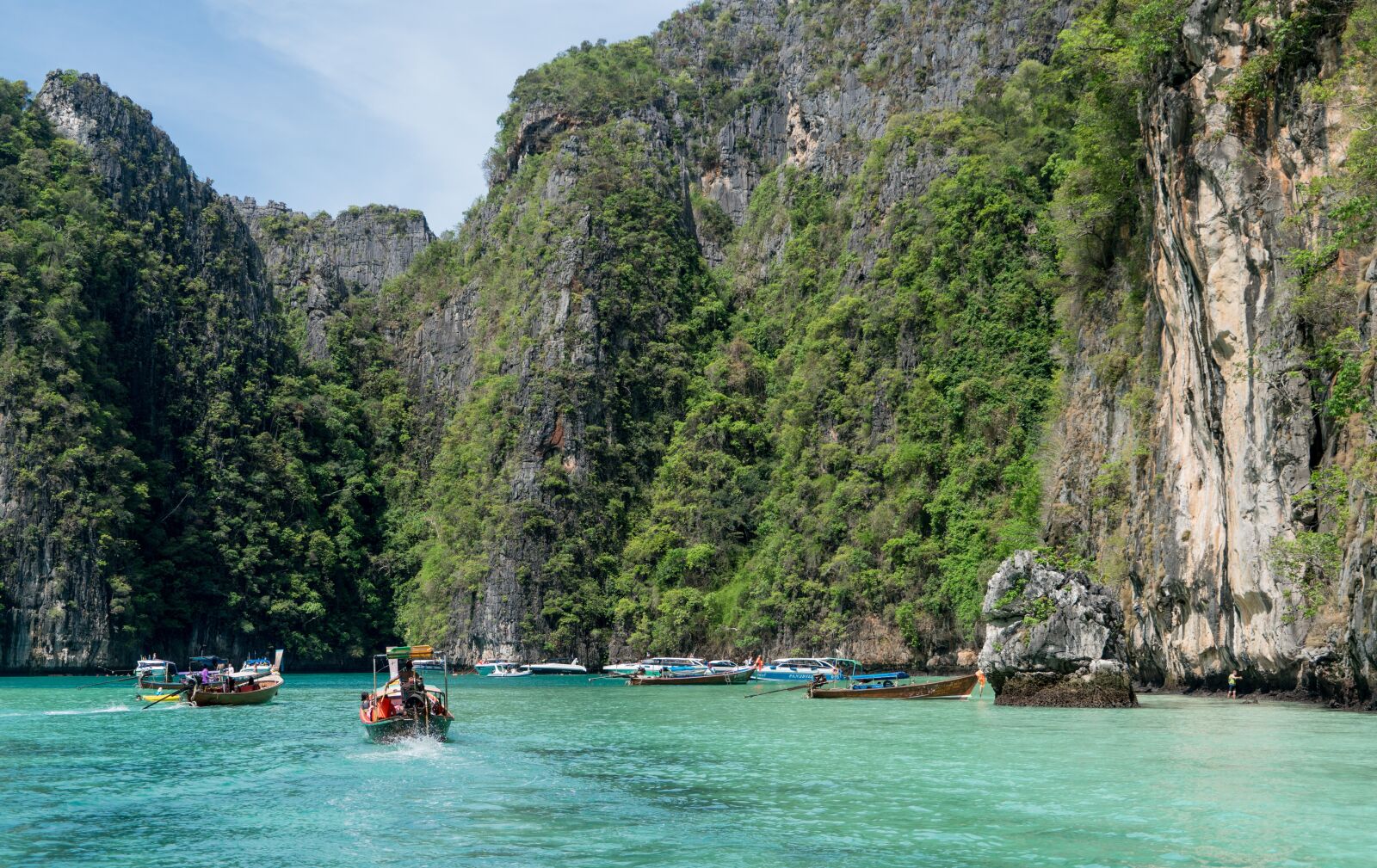 Sony a7R II + Sony FE 24-240mm F3.5-6.3 OSS sample photo. Thailand, phuket, koh phi photography