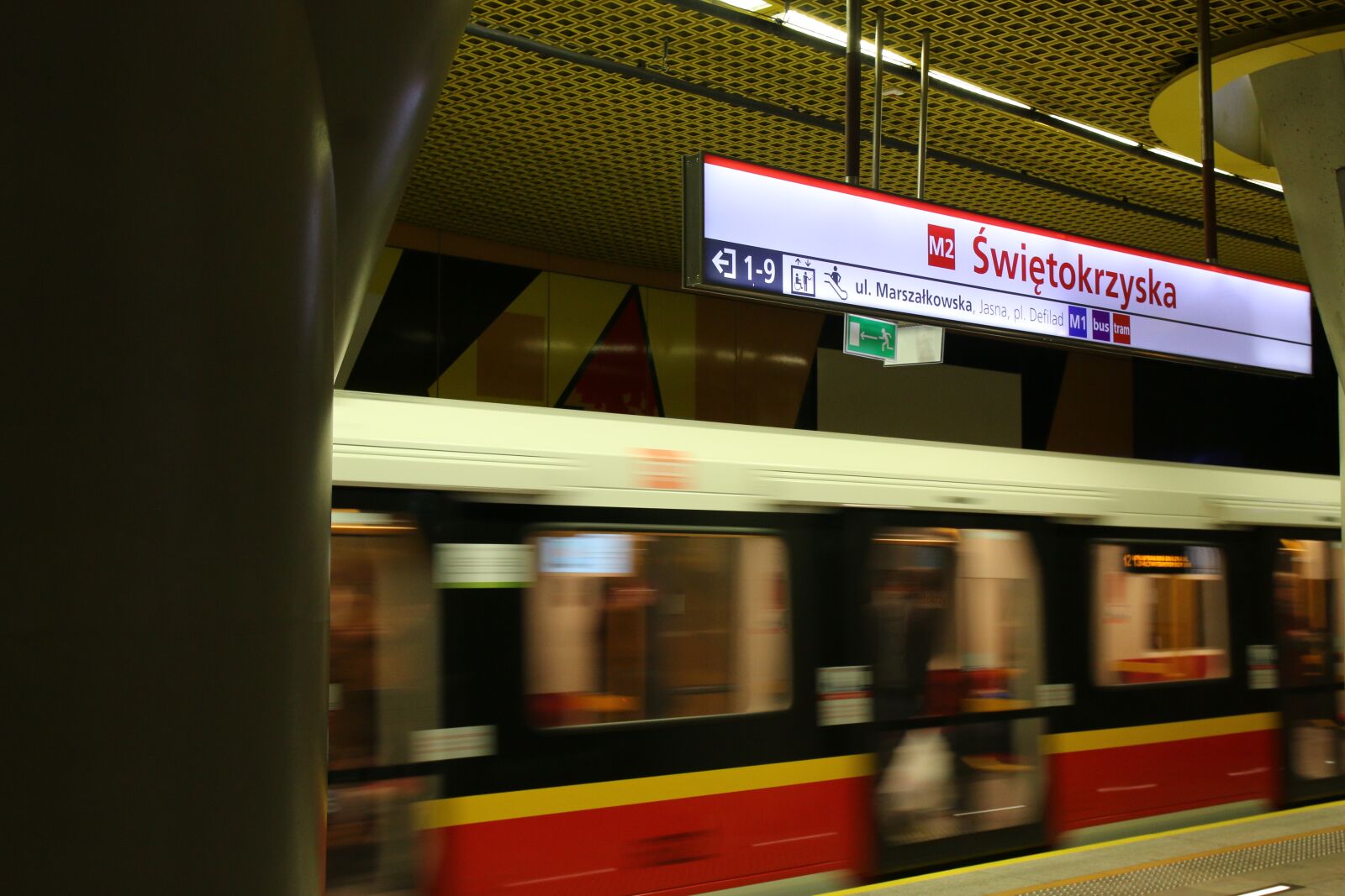 Canon EOS 70D sample photo. Metro, warsaw, świętokrzyska photography