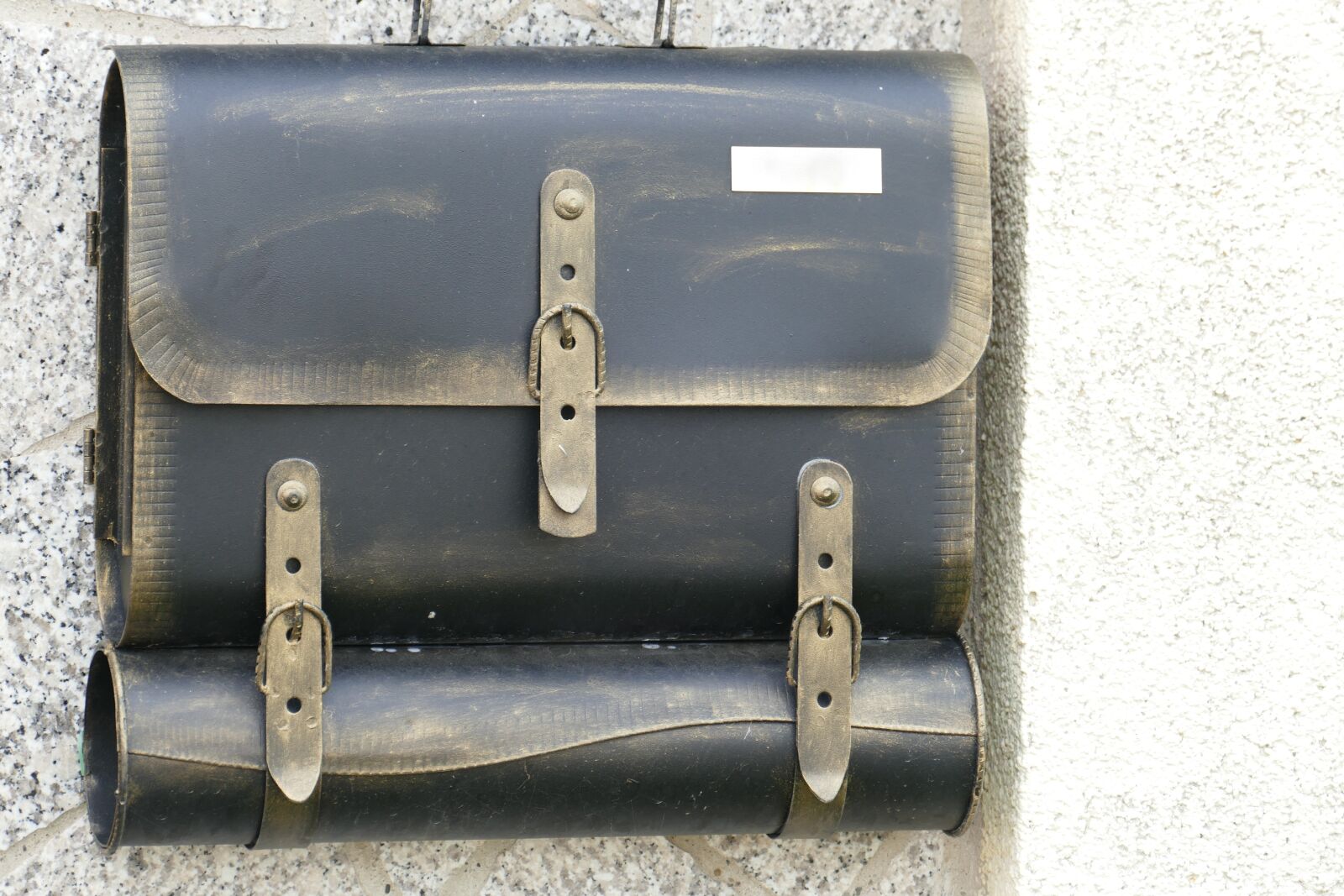 Panasonic Lumix DMC-FZ1000 sample photo. Letter boxes, schulmappe, newspaper photography