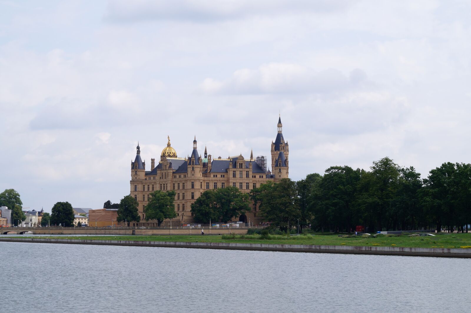 Sony DT 18-55mm F3.5-5.6 SAM II sample photo. Castle, lake, schwerin photography