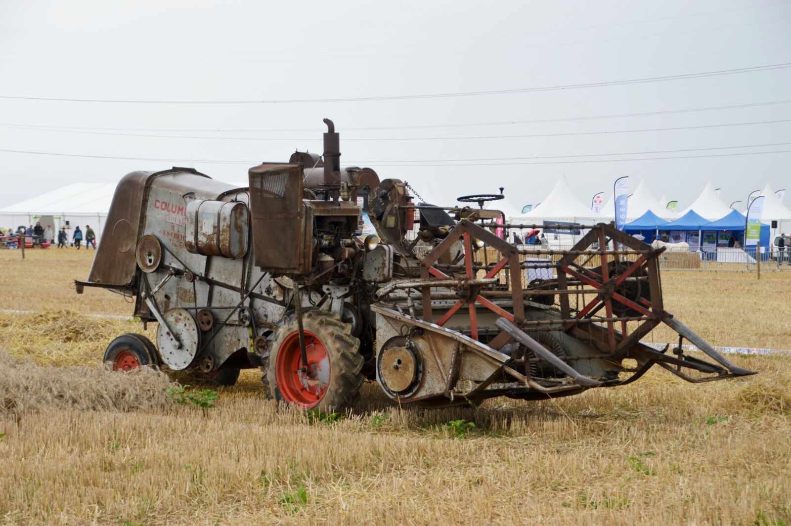 Nikon D3200 sample photo. Moissonneuse batteuse, agriculture, vehicle photography