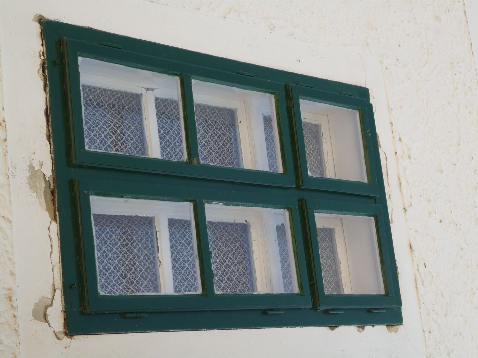Panasonic Lumix DMC-FS6 sample photo. Window, old, architecture photography