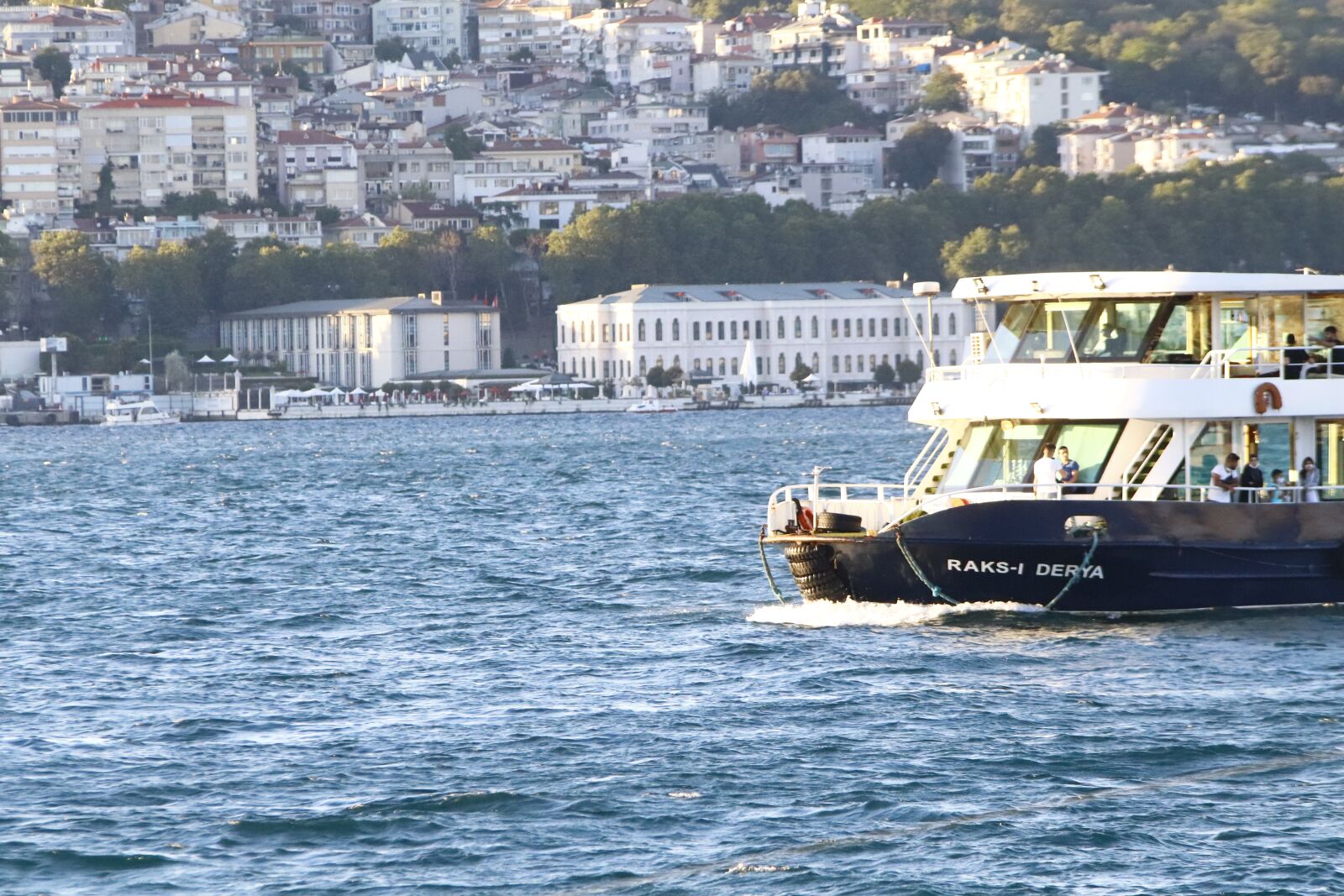 Canon EOS 200D (EOS Rebel SL2 / EOS Kiss X9) sample photo. Ship, ferryboat, sailing photography