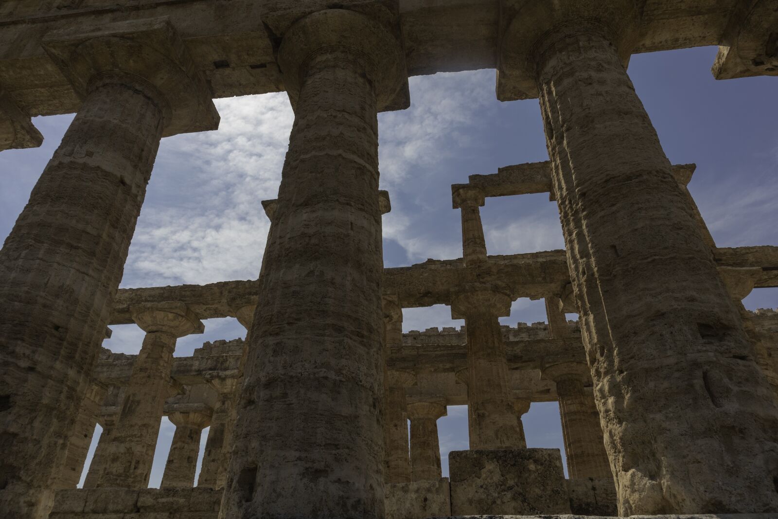 Canon EOS M100 sample photo. Paestum, columns, particular photography