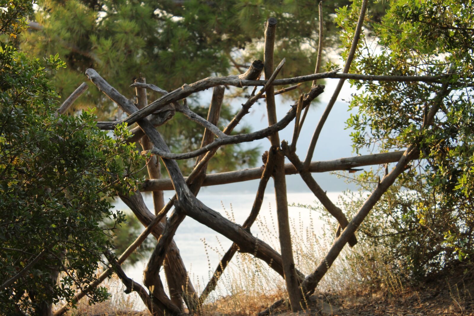 Canon EOS 1100D (EOS Rebel T3 / EOS Kiss X50) sample photo. Sea, peninsula, fence photography