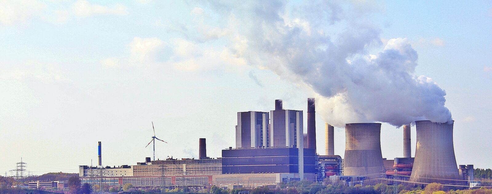 Canon EOS 550D (EOS Rebel T2i / EOS Kiss X4) sample photo. Power plant, clouds, industry photography