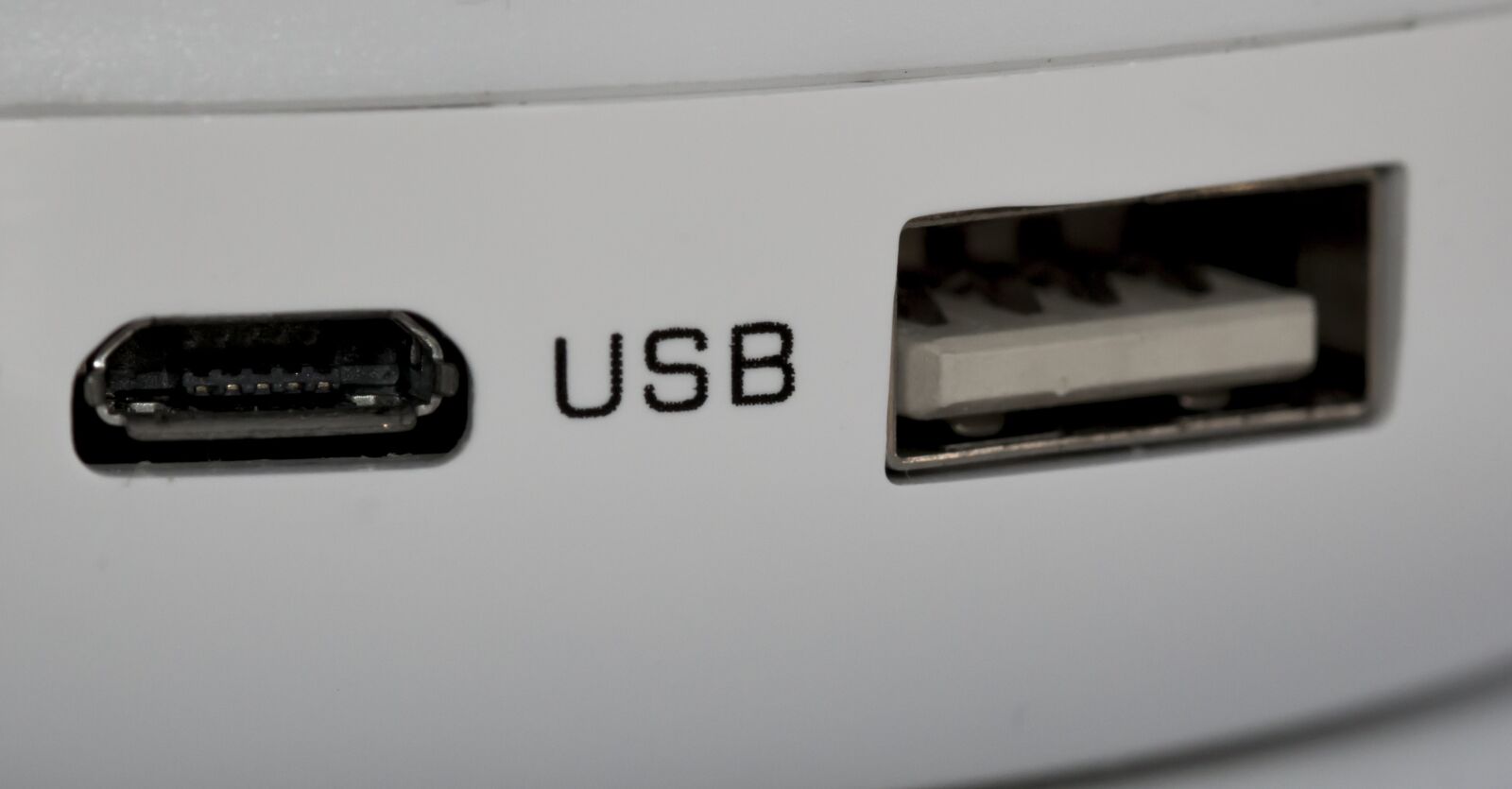 Canon EOS 70D + Canon EF 100mm F2.8 Macro USM sample photo. Usb, outlet, connection photography