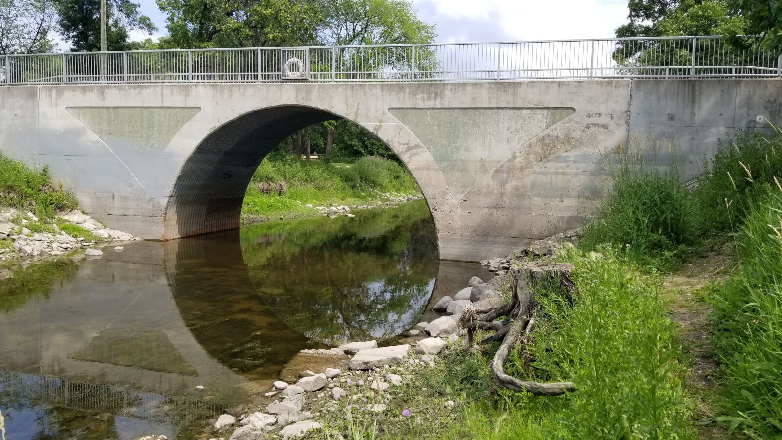 Samsung Galaxy S8+ sample photo. Creek, footbridge, water photography