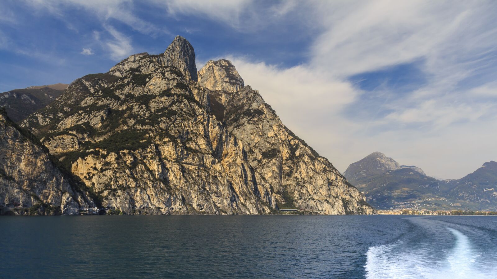 Canon EOS 650D (EOS Rebel T4i / EOS Kiss X6i) sample photo. Mountains, boat trip, garda photography