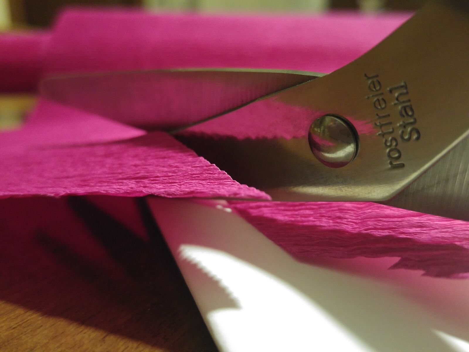 LG G4 sample photo. Wallpaper, scissors, cut photography