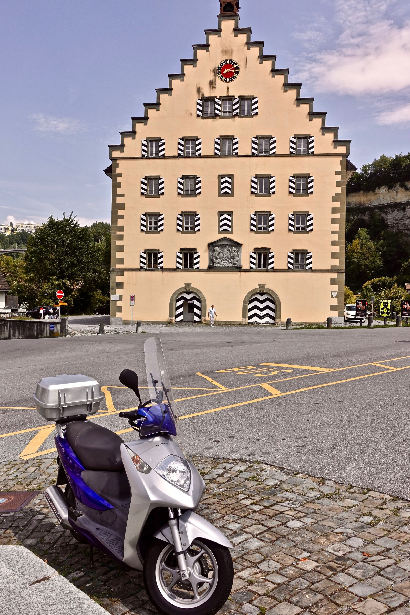 Sony Cyber-shot DSC-RX100 III sample photo. Street, building, motor bike photography