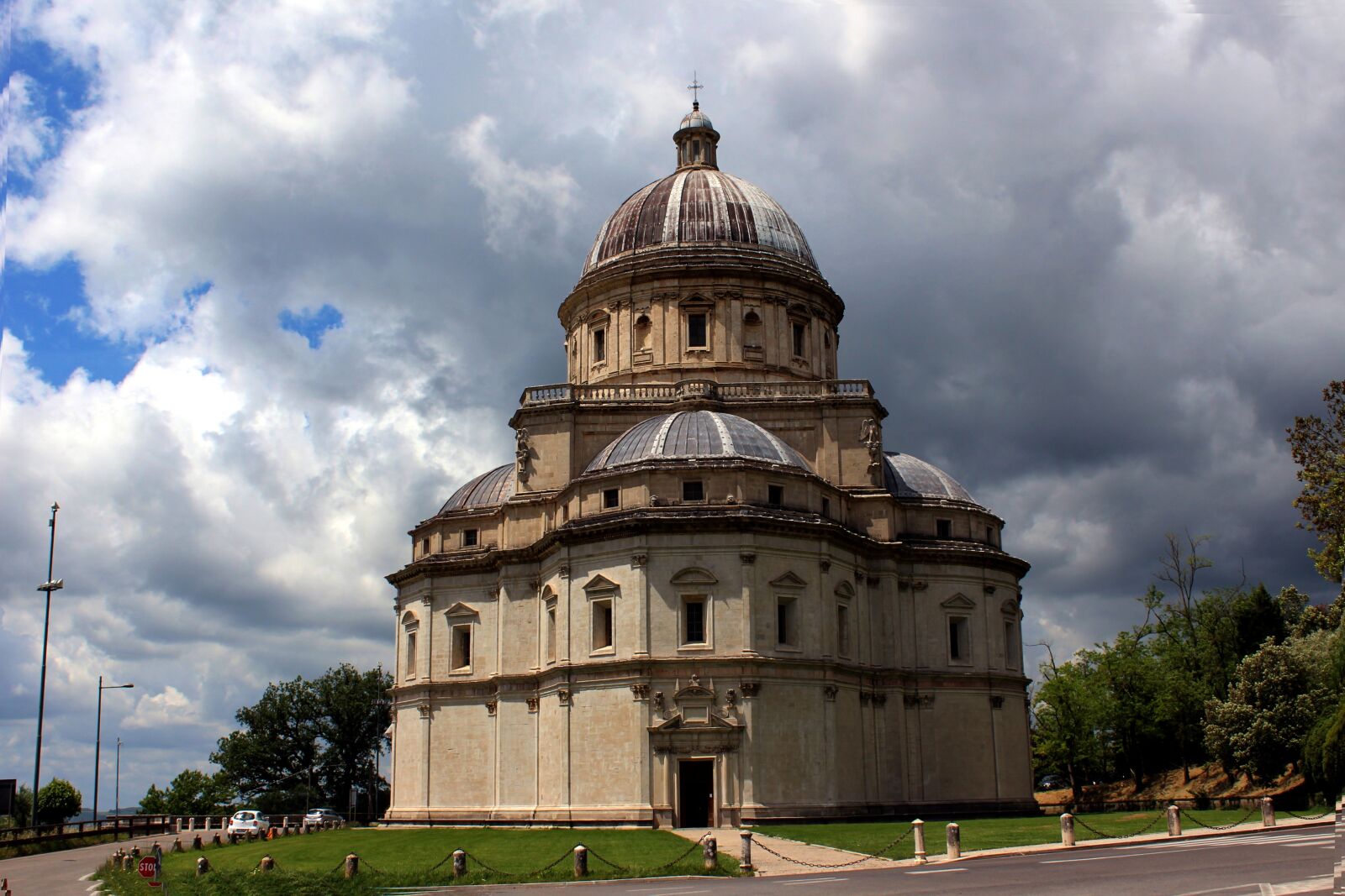 Canon EOS 1200D (EOS Rebel T5 / EOS Kiss X70 / EOS Hi) sample photo. Umbria, todi, temple photography
