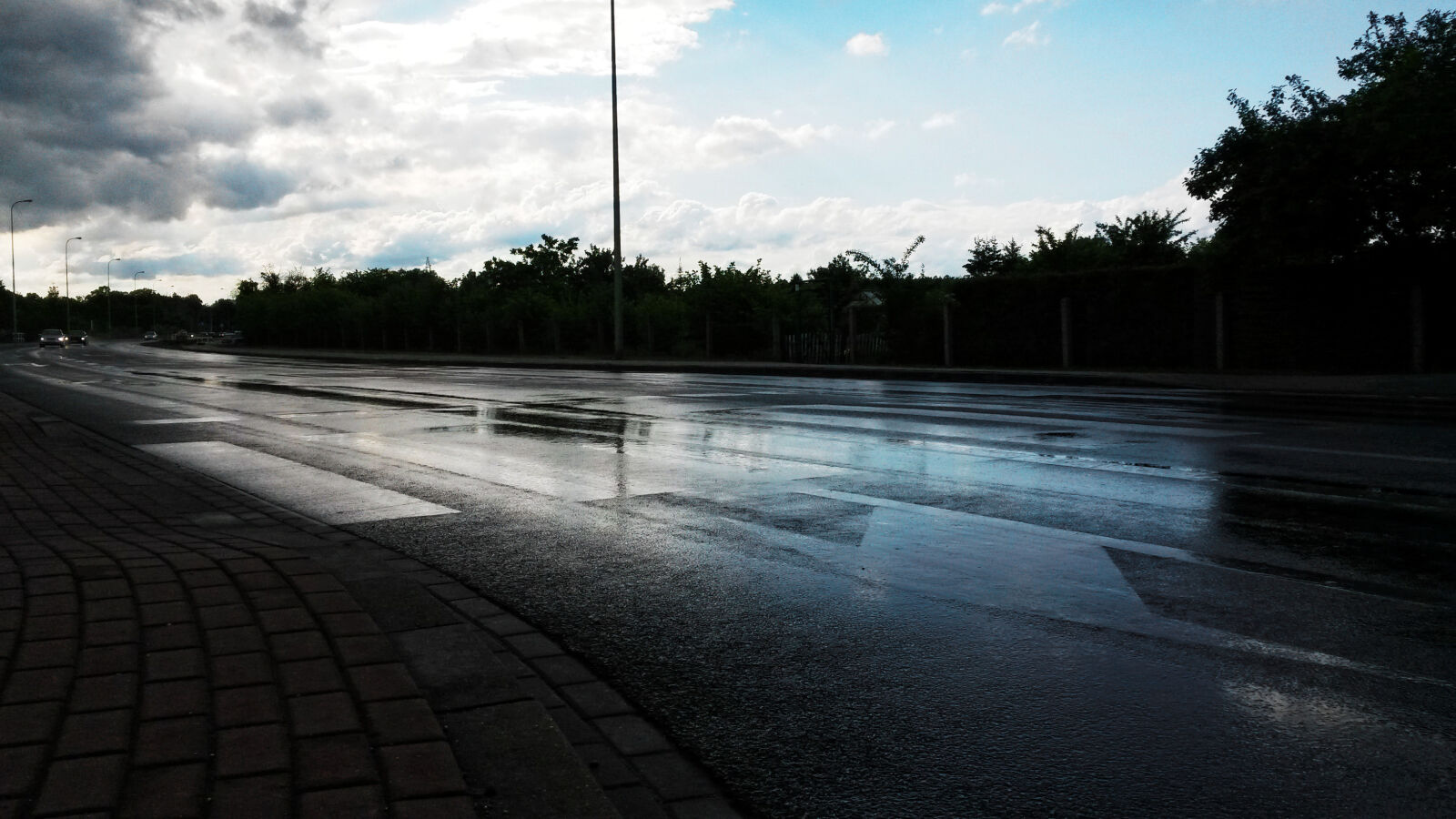 Samsung Galaxy S4 Mini sample photo. Rain, street, theme, reflections photography