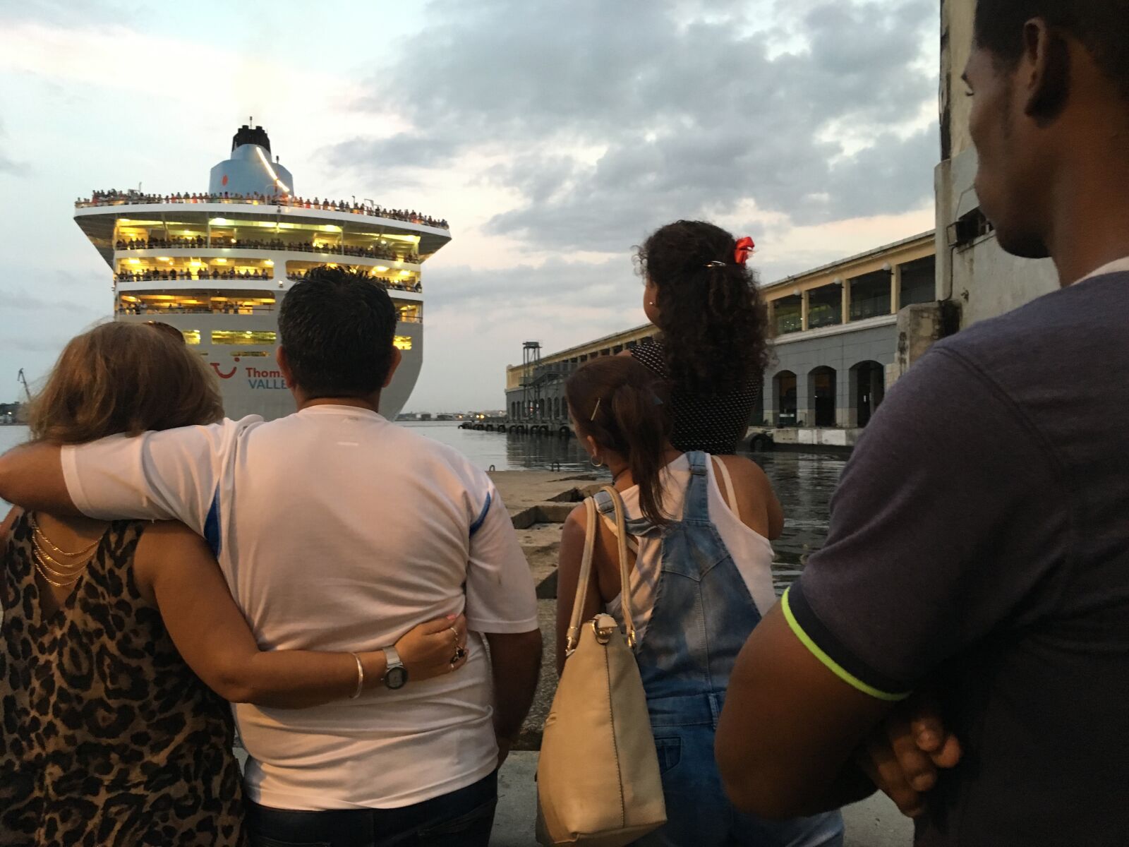 Apple iPhone 6s sample photo. Cuba, cruise, waiting photography
