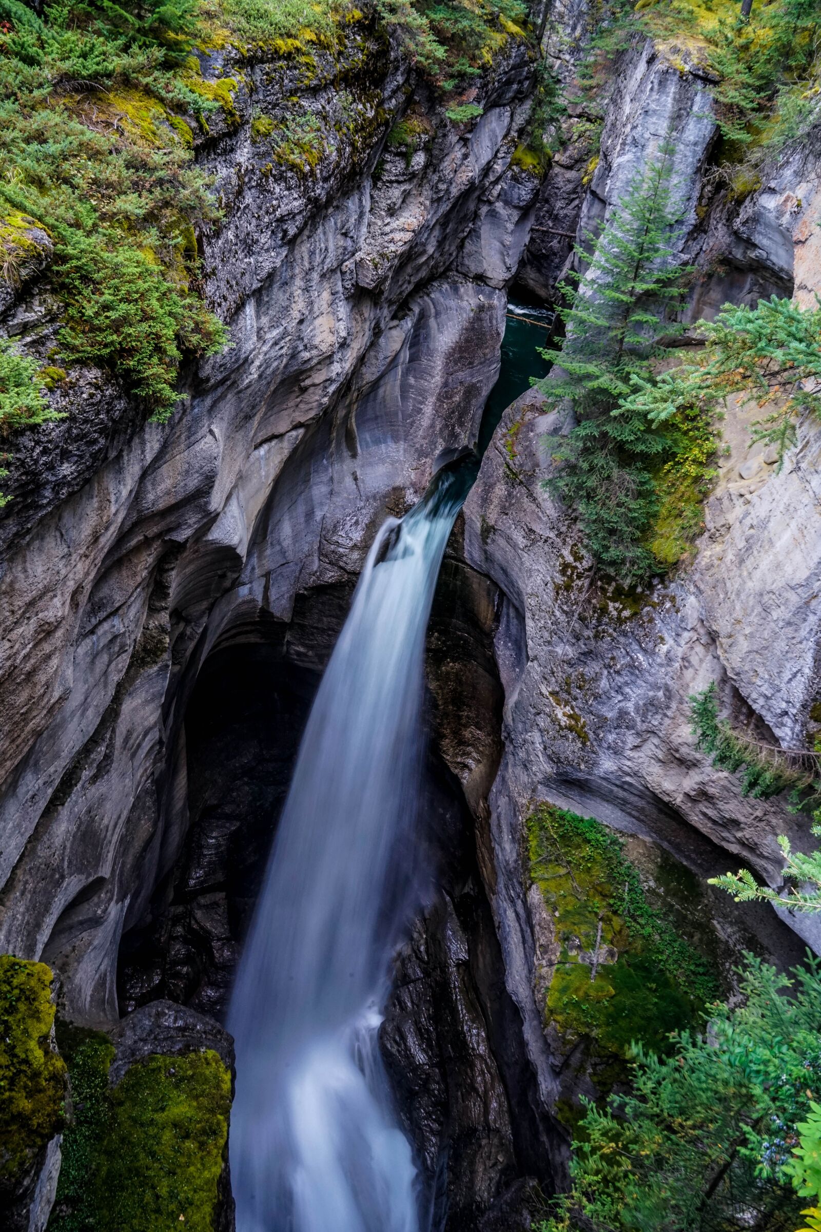 Sony a7 sample photo. Waterfall, canada, nature photography