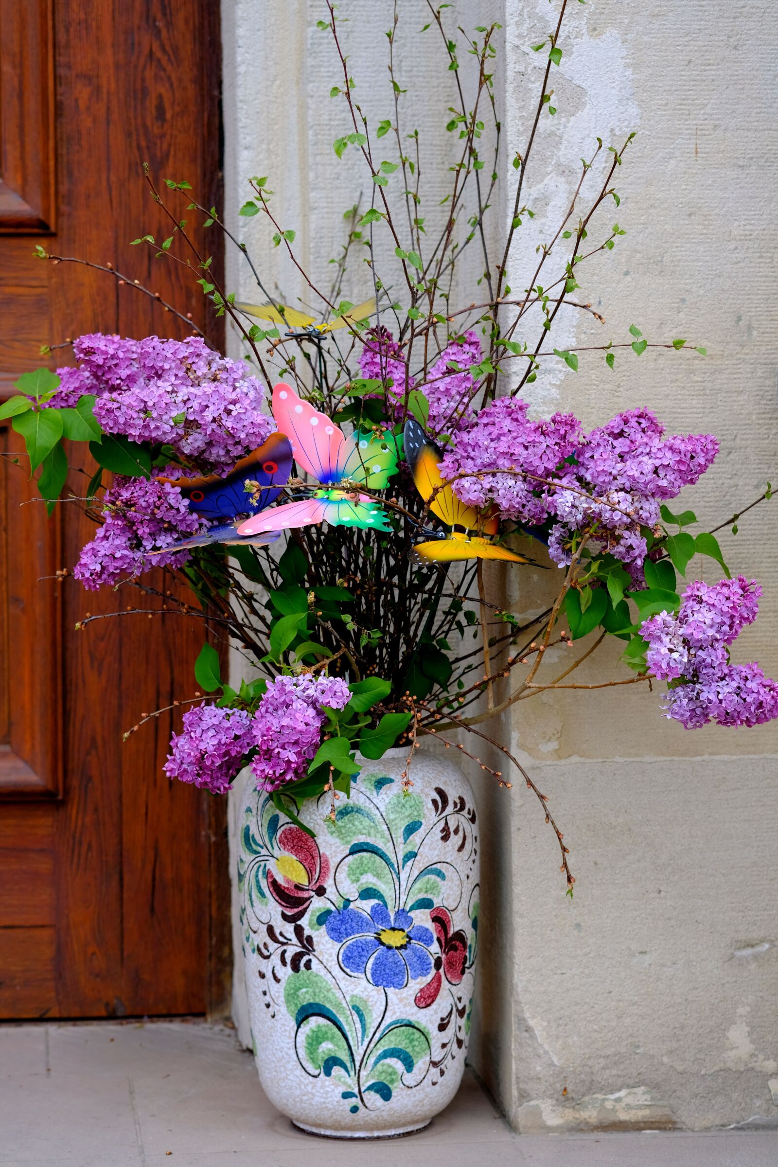 Fujifilm X-T20 sample photo. Flower vases, tour, flowers photography