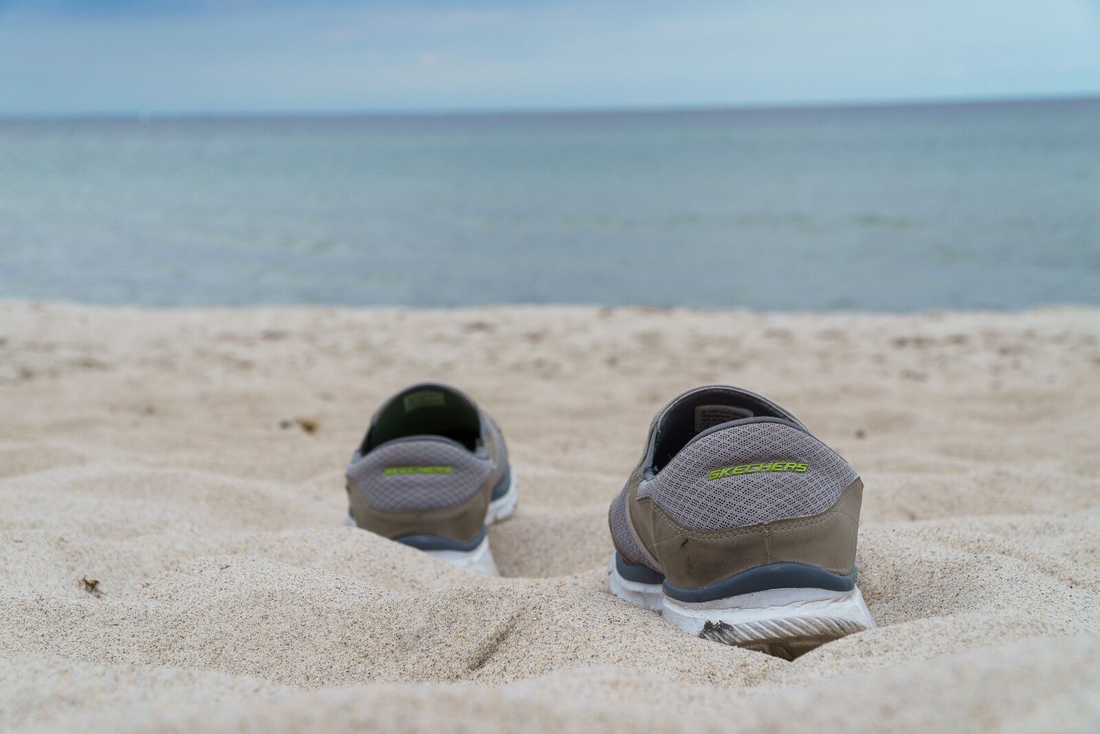 Sony a6000 + Sony E PZ 18-105mm F4 G OSS sample photo. Beach, baltic sea, shoes photography