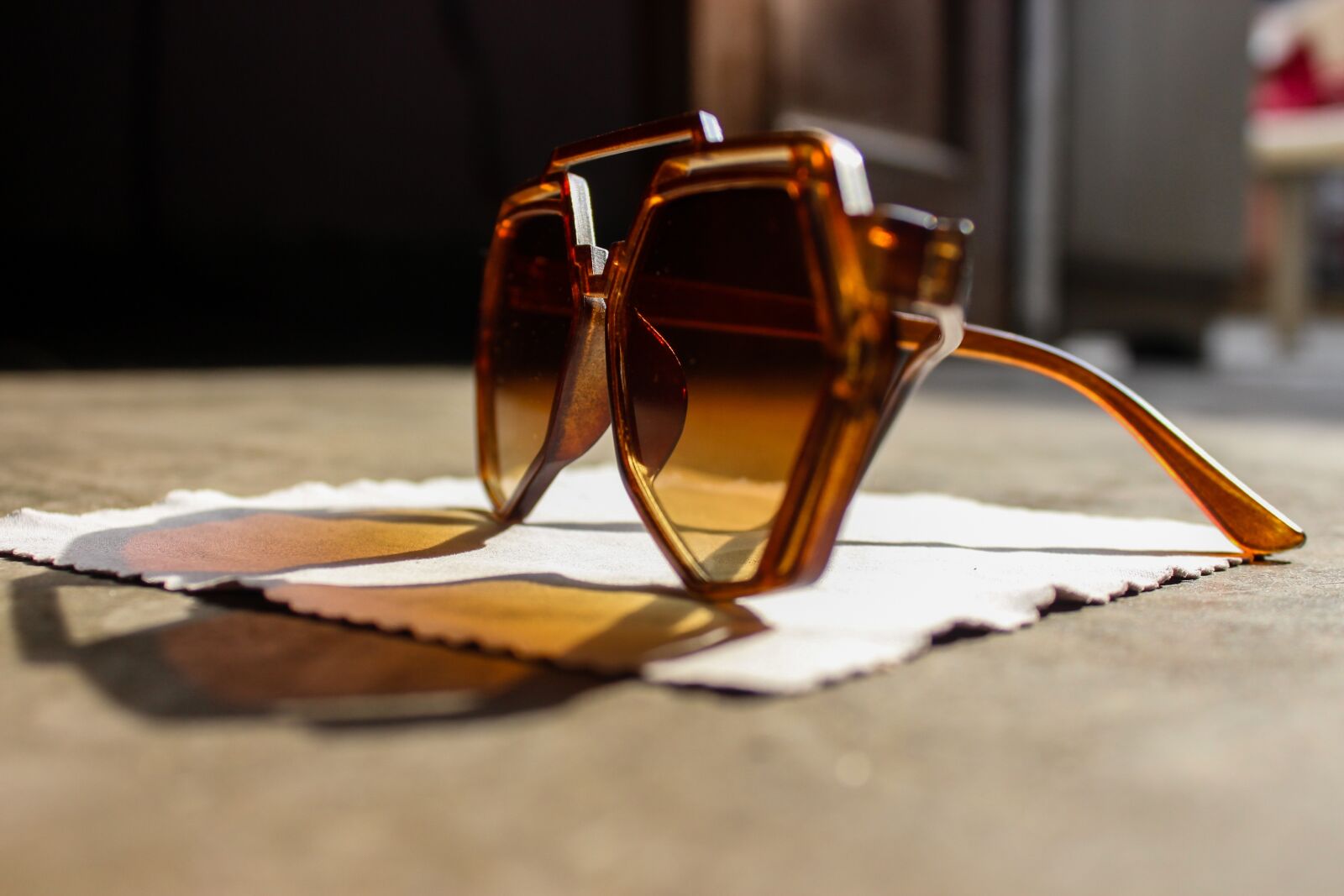 Canon EOS 700D (EOS Rebel T5i / EOS Kiss X7i) sample photo. Wear, sunglasses, summer photography