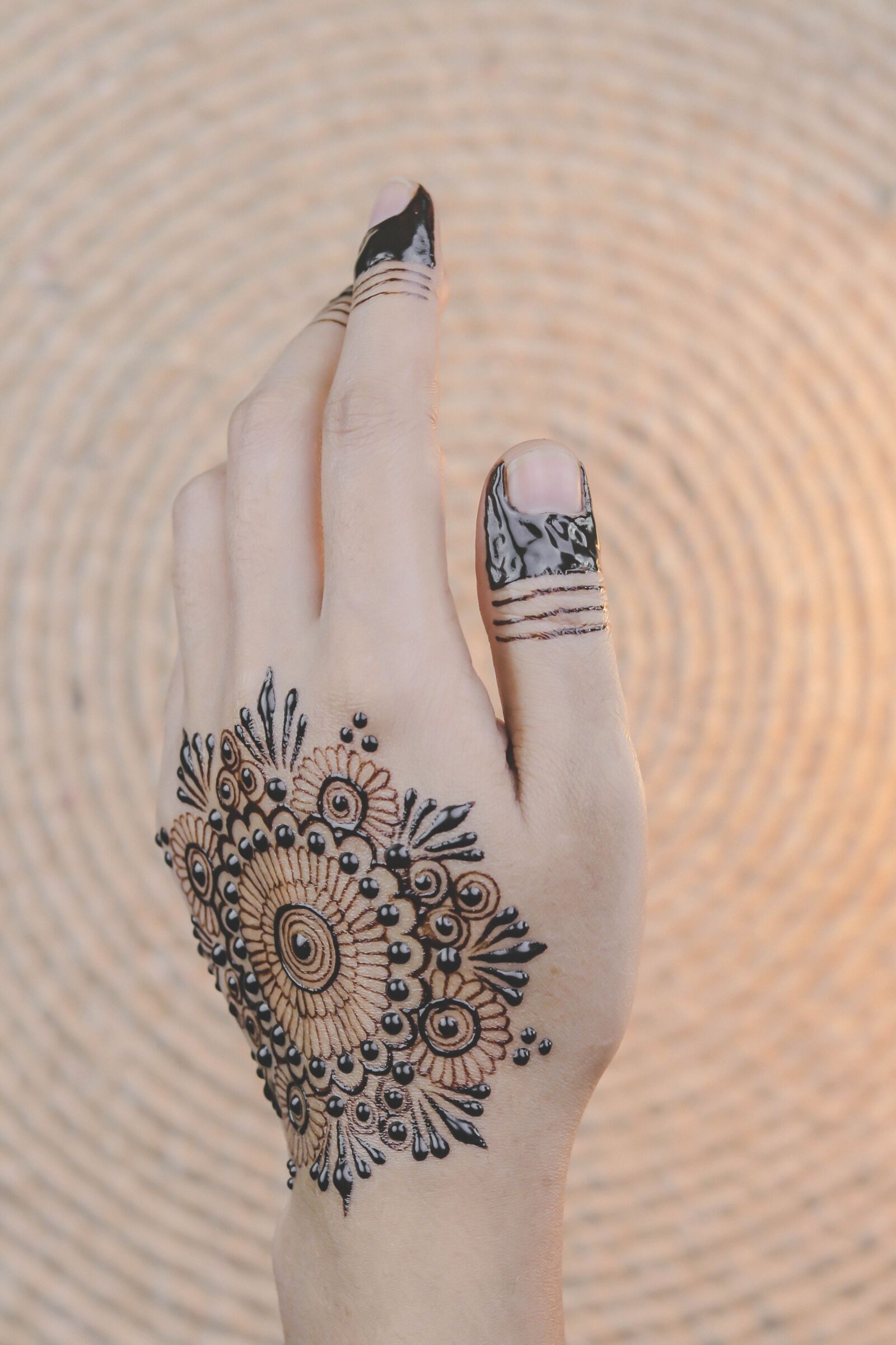 Canon EOS 80D + Canon EF 50mm F1.8 STM sample photo. Henna, hands, mehendi photography