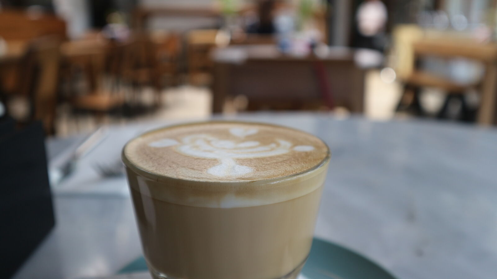 Canon EOS M10 sample photo. Cafe, caffe, chairs, coffee photography