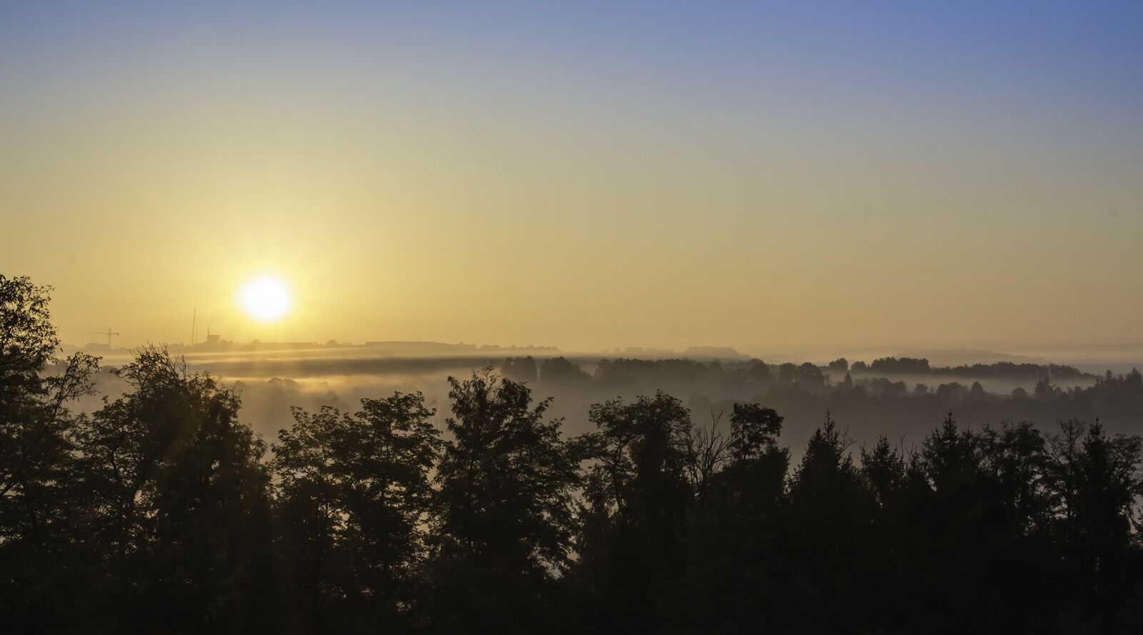 Canon EOS 700D (EOS Rebel T5i / EOS Kiss X7i) sample photo. Sunrise, fog, landscape photography