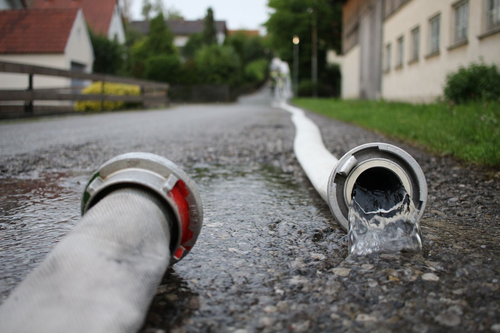 Canon EOS 700D (EOS Rebel T5i / EOS Kiss X7i) + Canon EF-S 24mm F2.8 STM sample photo. Fire, hose, water photography