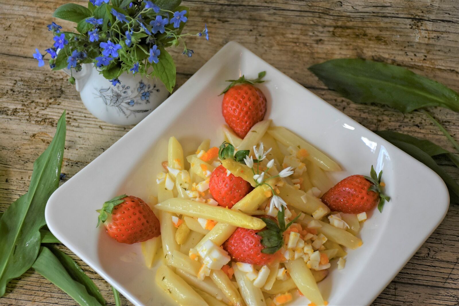 Nikon D7200 sample photo. Asparagus, asparagus salad, strawberries photography